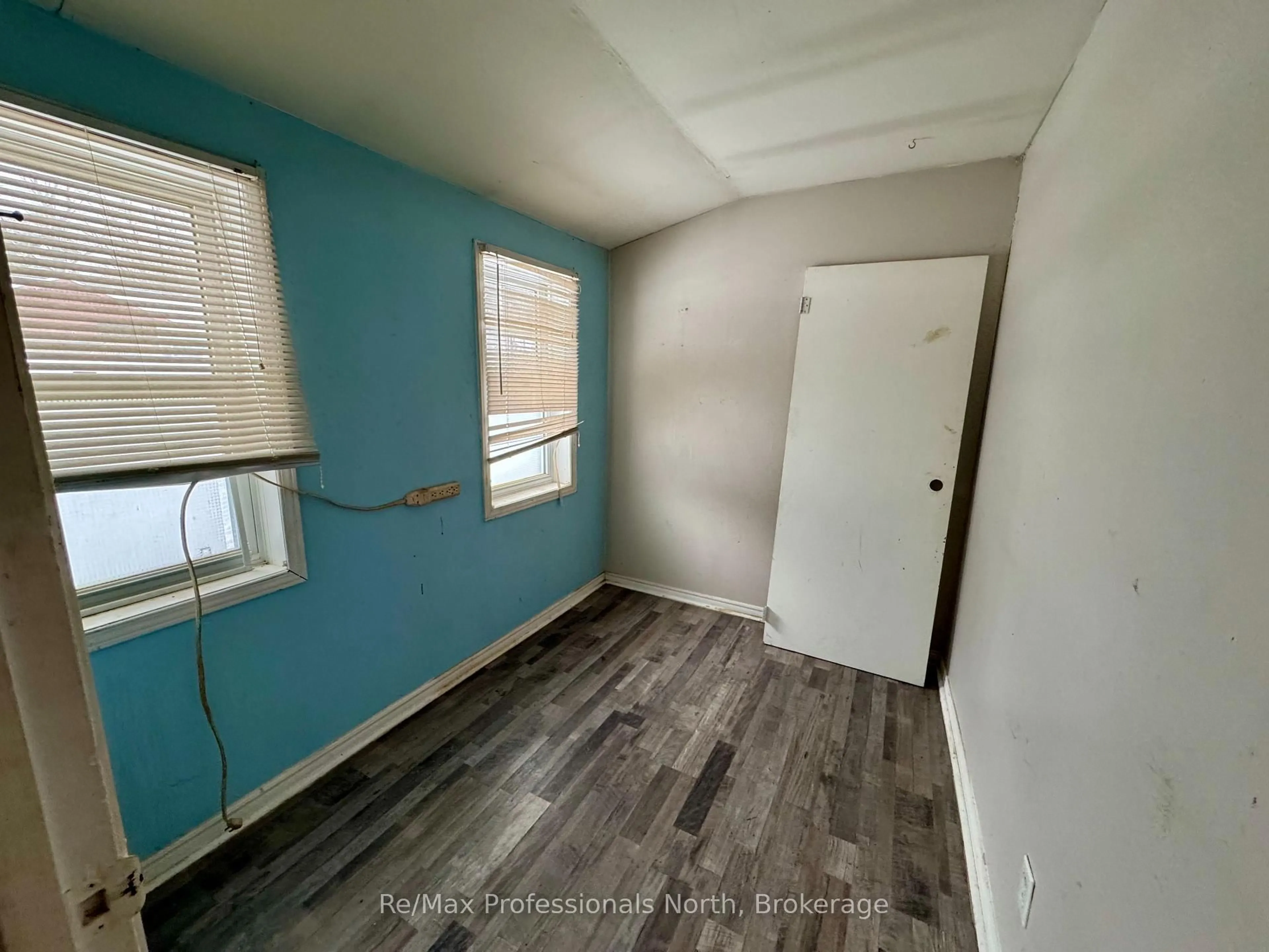 A pic of a room for 360 MUSKOKA BEACH Rd, Gravenhurst Ontario P1P 1M6