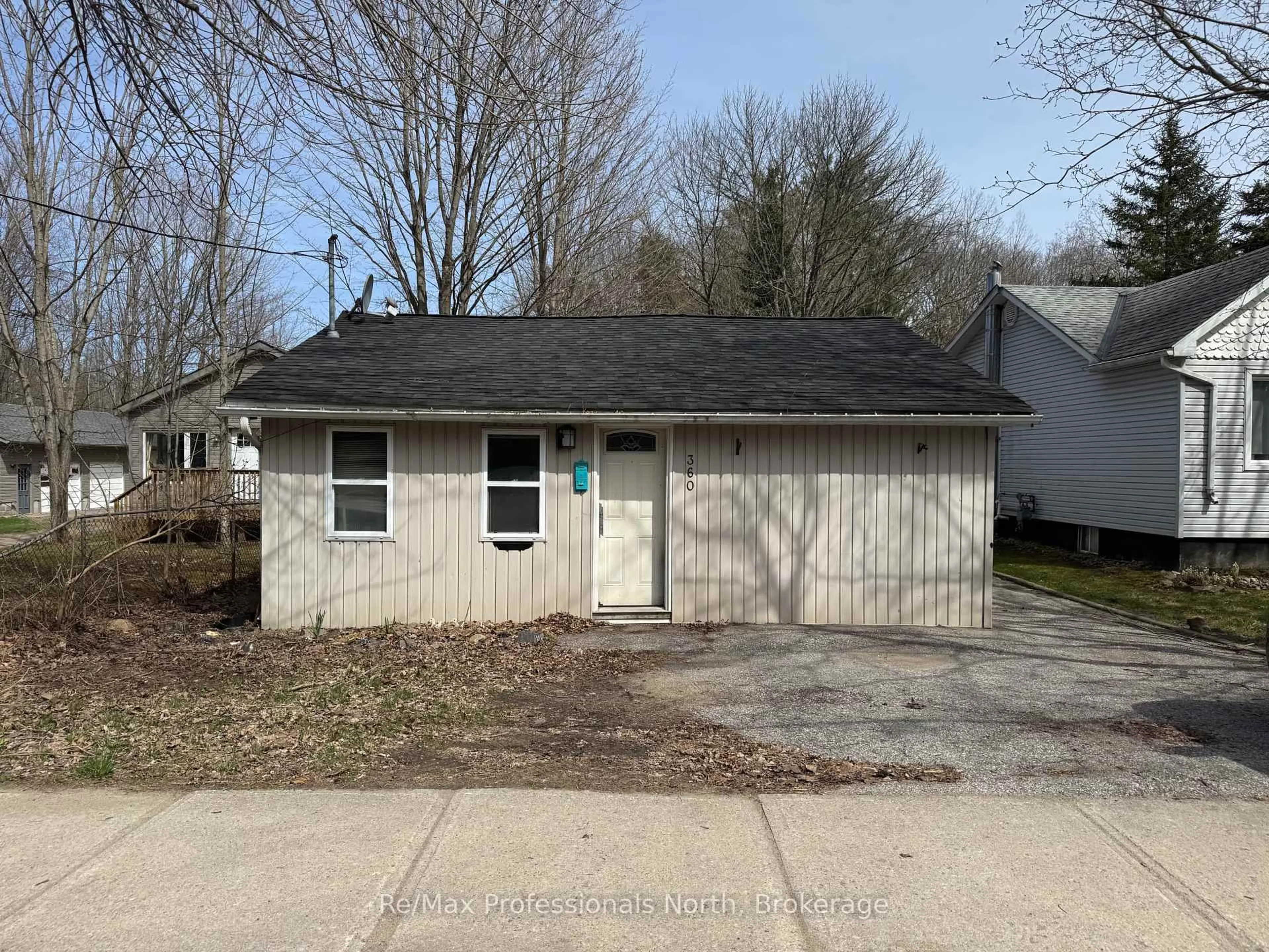 Unknown for 360 MUSKOKA BEACH Rd, Gravenhurst Ontario P1P 1M6