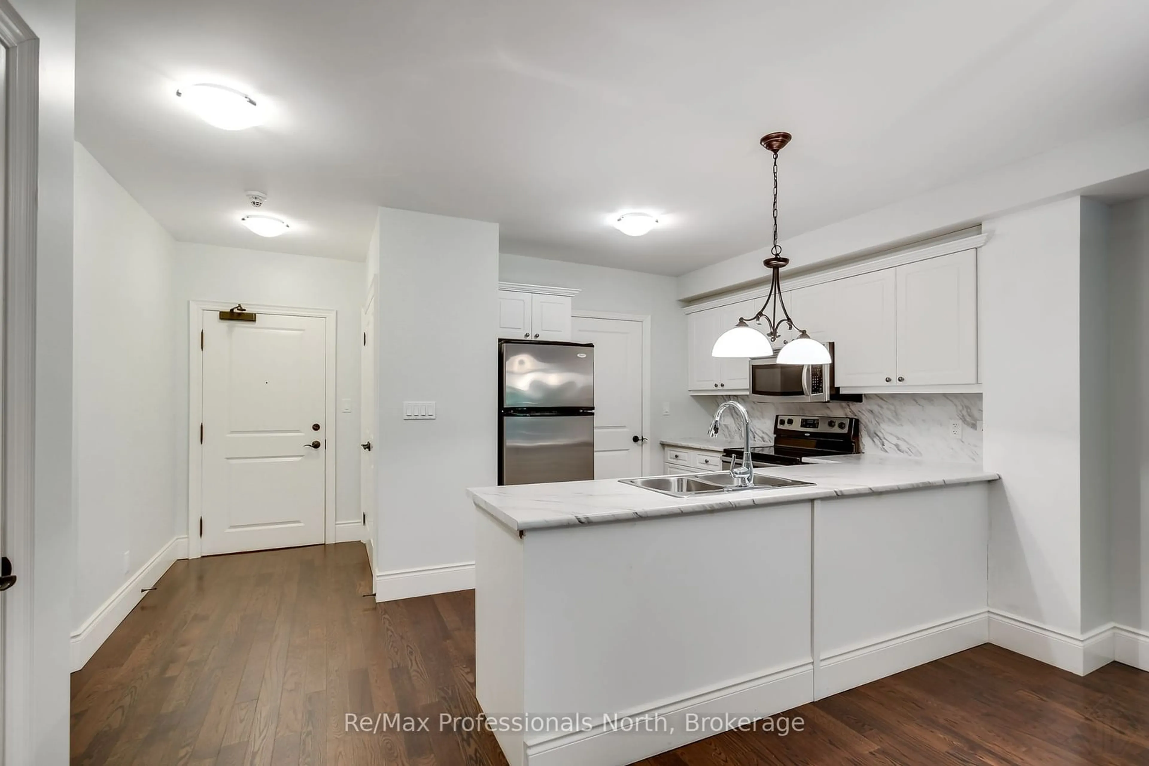 Open concept kitchen, unknown for 391 JAMES St #104, Gravenhurst Ontario P1P 0A5