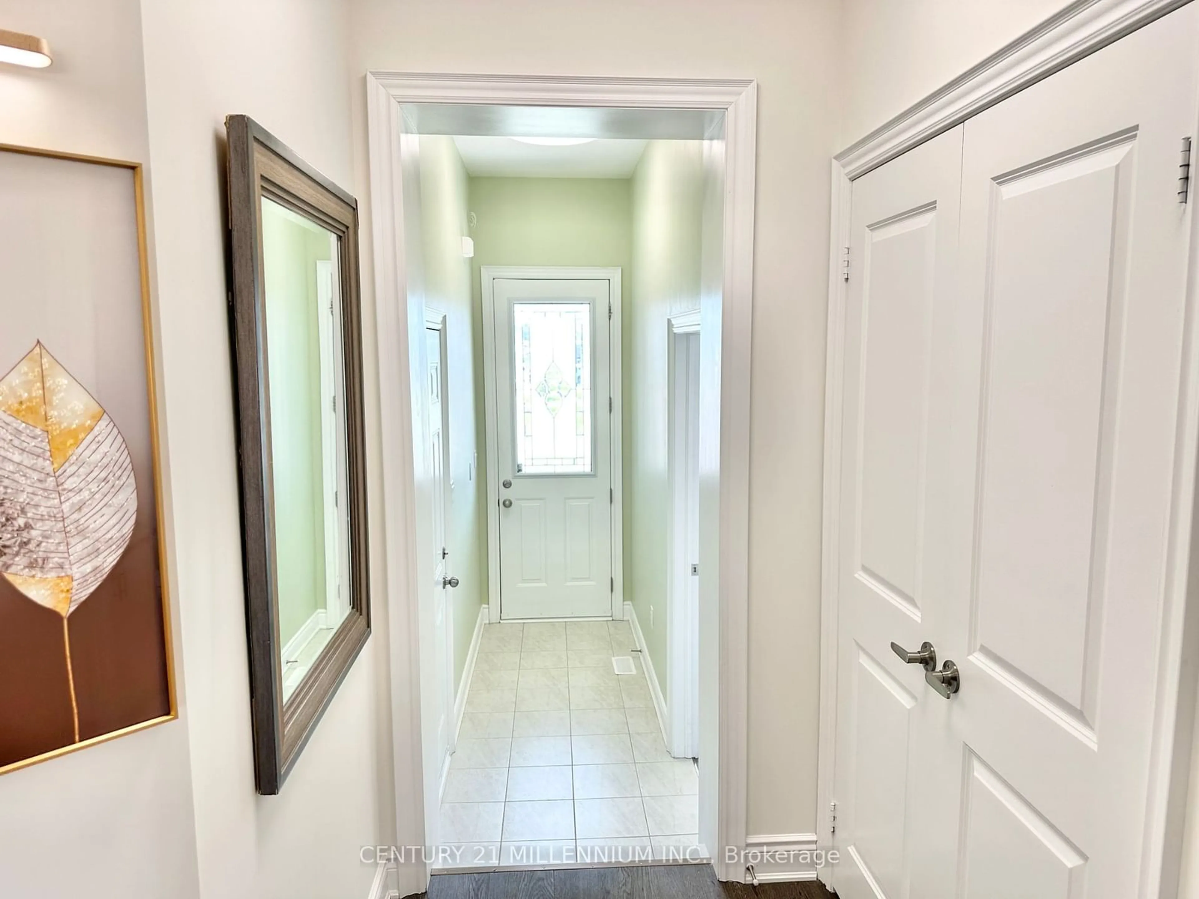 Indoor entryway for 50 Seaton Cres, Tillsonburg Ontario N4G 0J7