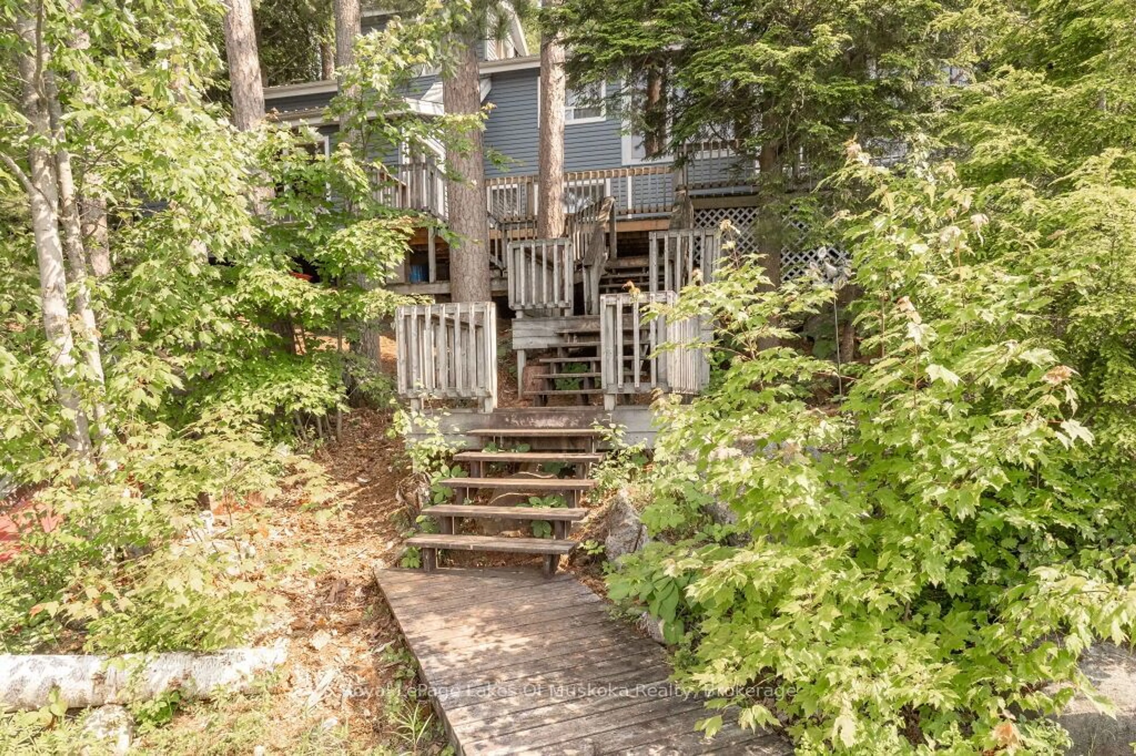 Stairs for 3 Island 15KL, Gravenhurst Ontario P0E 1G0