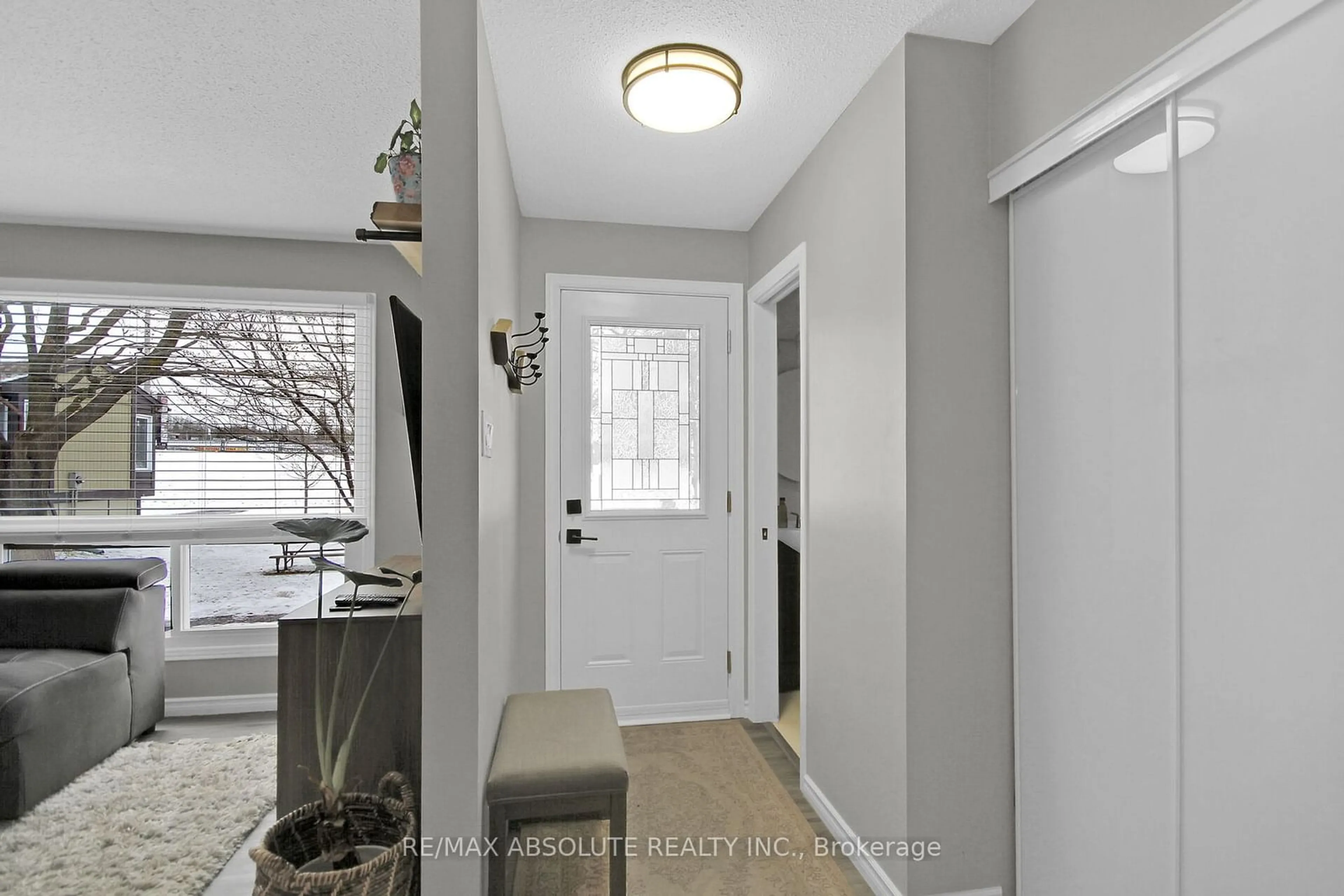 Indoor entryway for 1356 Bakker Crt, Orleans - Convent Glen and Area Ontario K1C 2K4