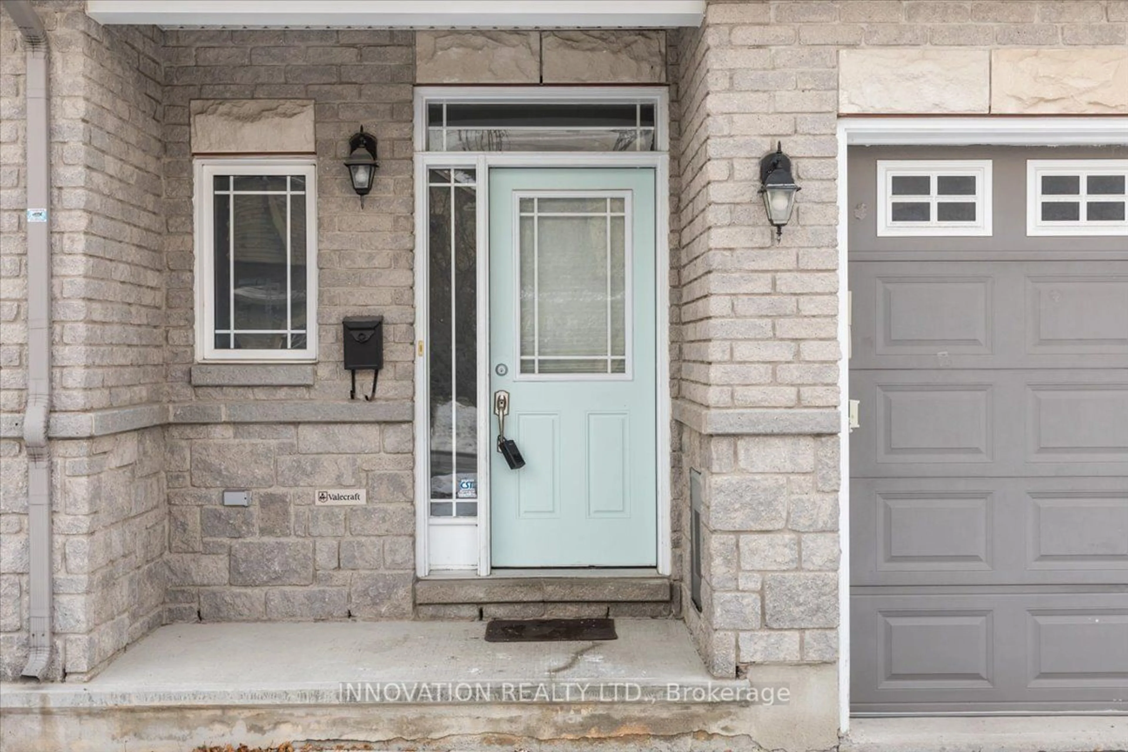 Indoor entryway for 737 Percifor Way, Orleans - Convent Glen and Area Ontario K1W 0B7