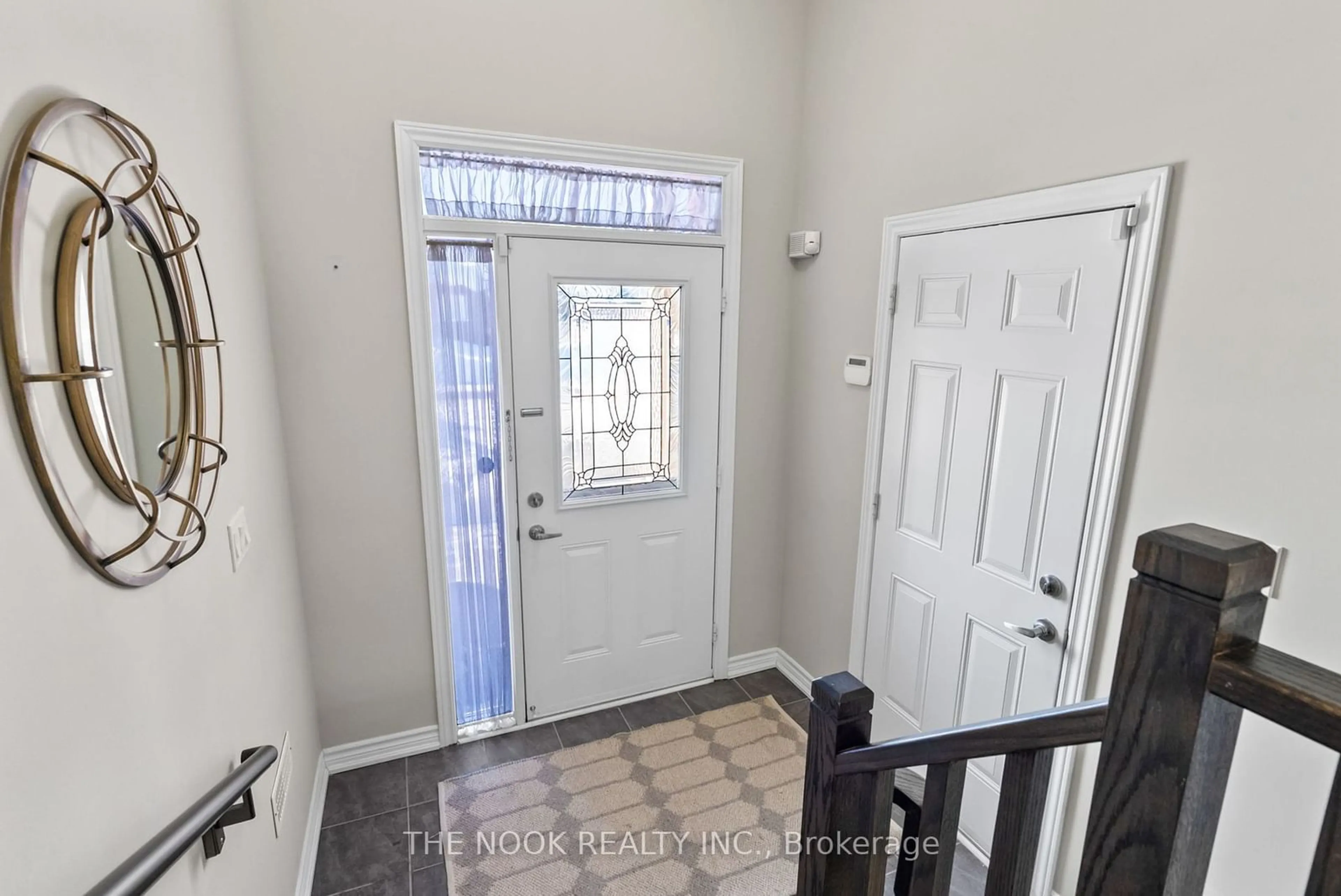 Indoor entryway for 6 Milner Crt, Kawartha Lakes Ontario K9V 0L2