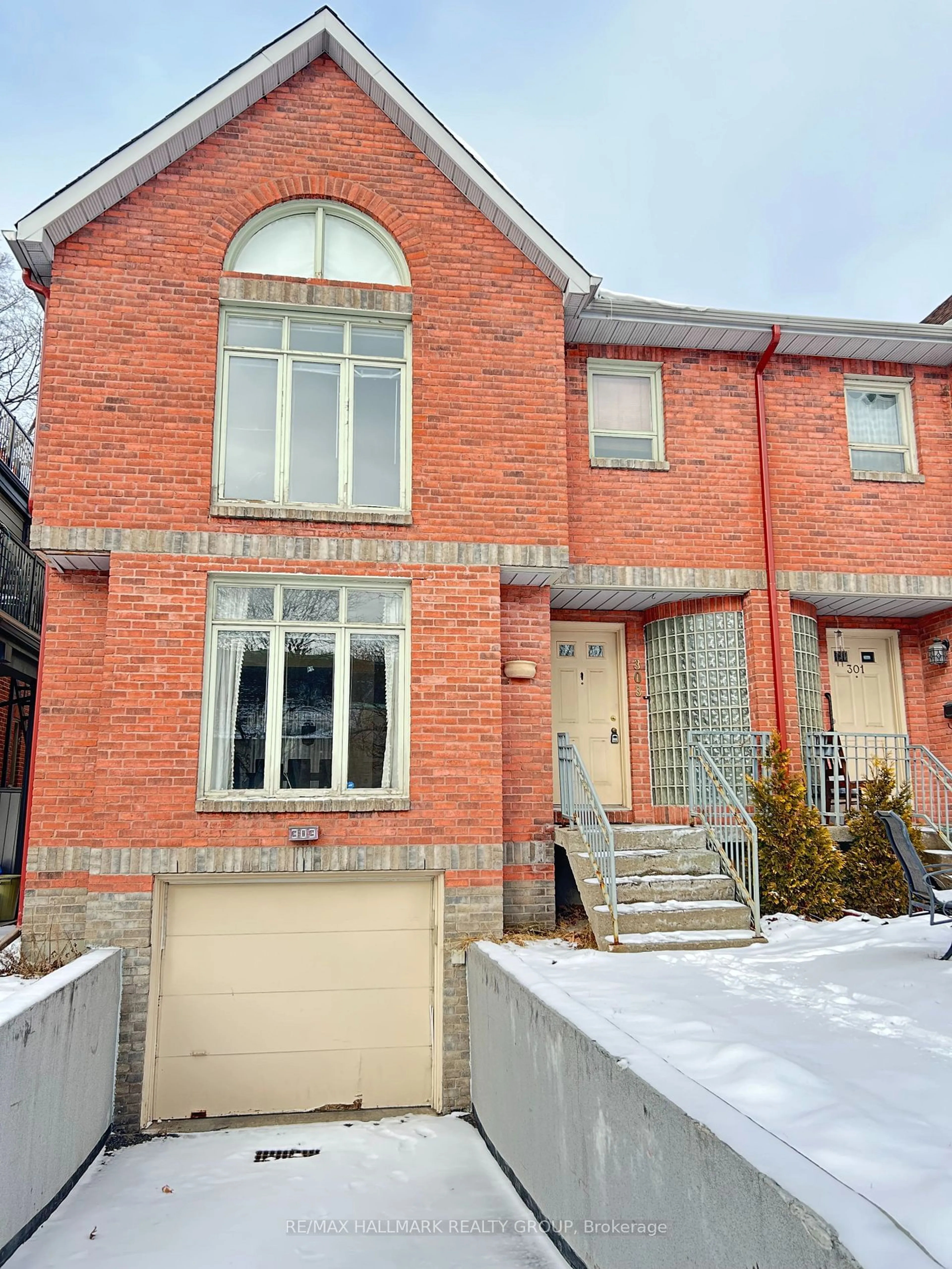 Home with brick exterior material, street for 303 SHERWOOD Dr, Ottawa Ontario K1Y 3W7