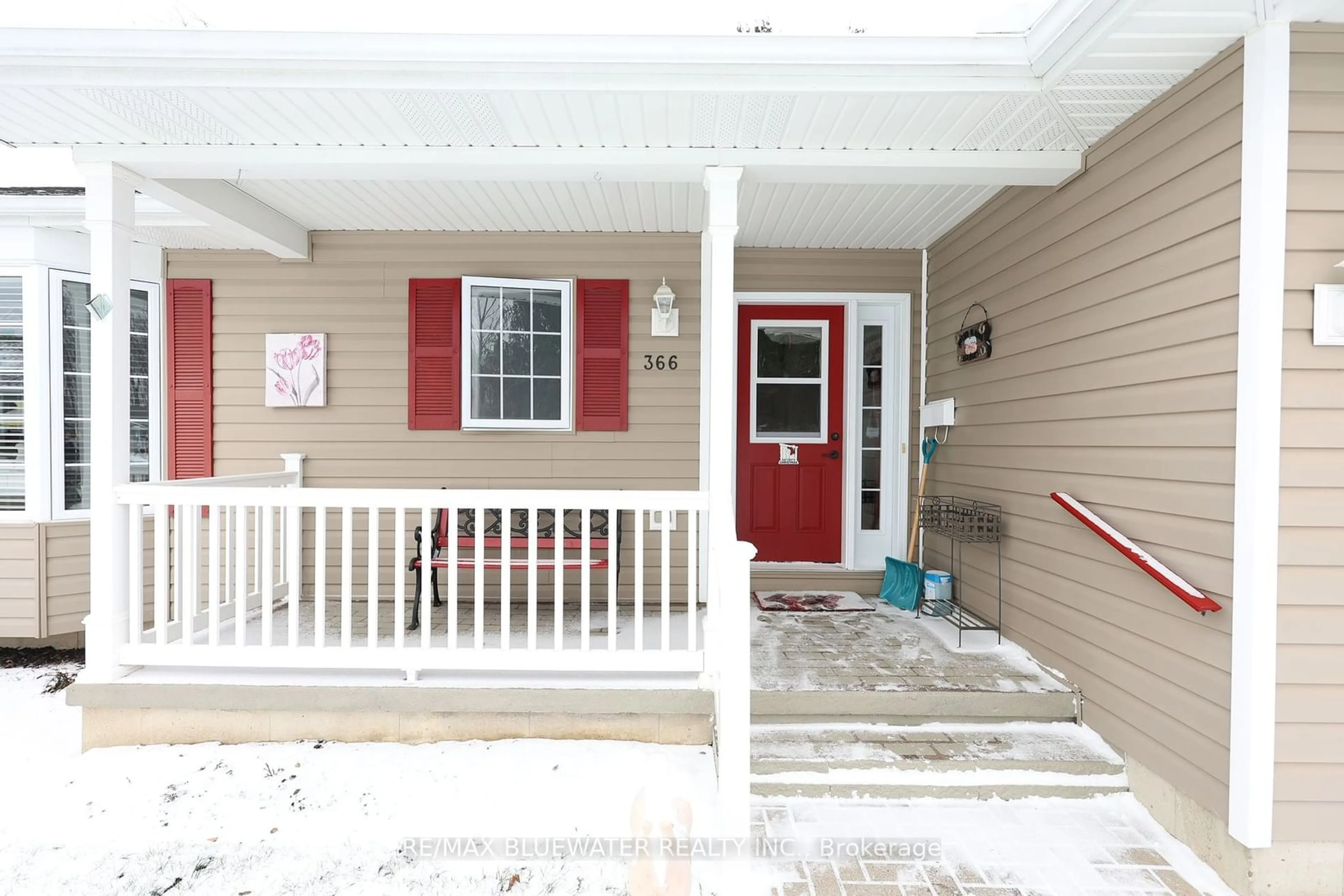 Indoor entryway for 366 Shannon Blvd, South Huron Ontario N0M 1T0