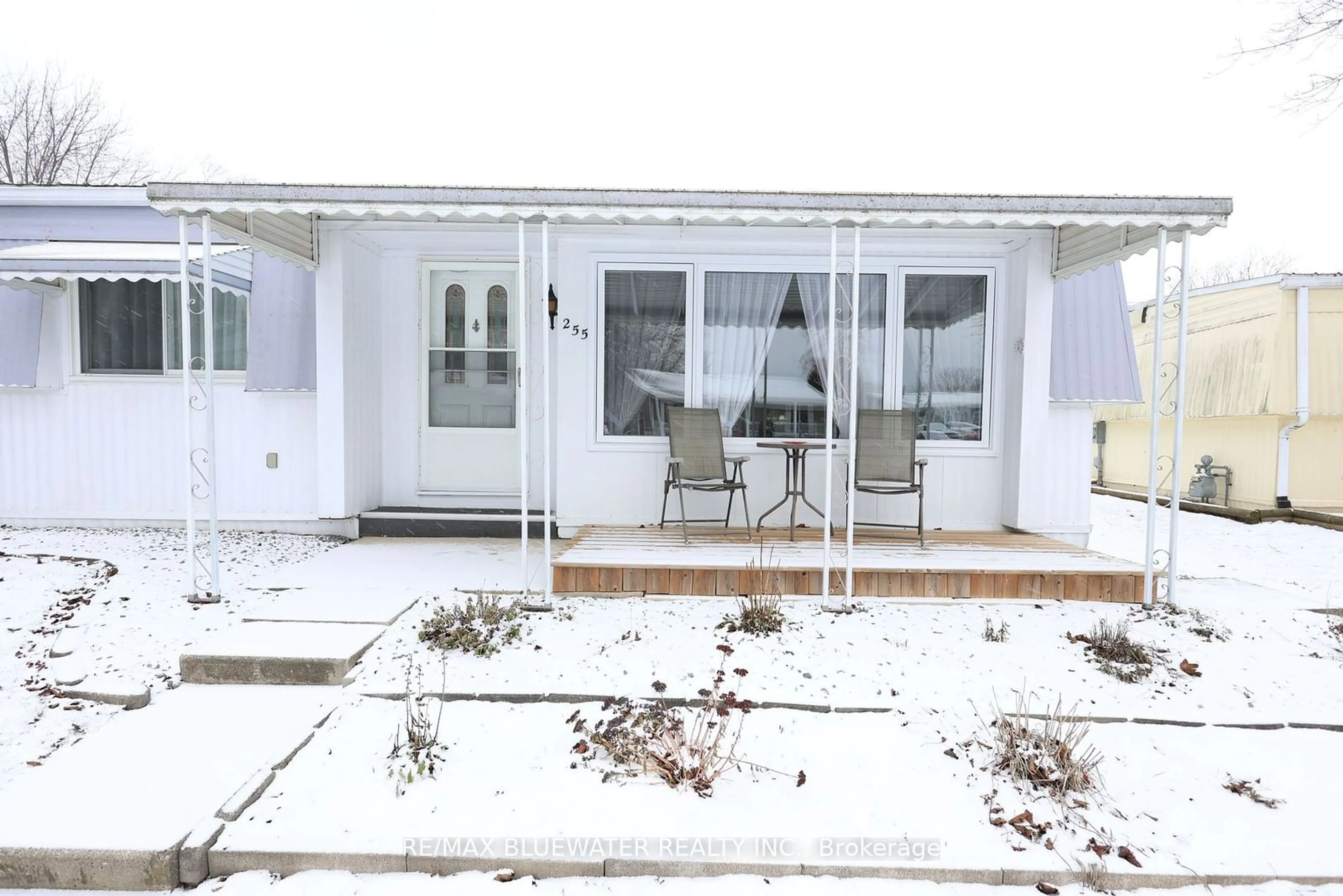 Patio, street for 255 Highland Springs St, South Huron Ontario N0M 1T0