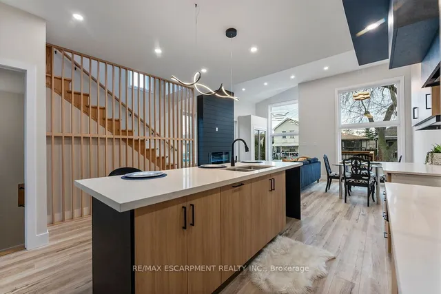 Additional property image - 209 Grenfell St