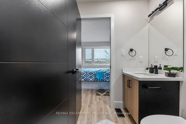 Additional property image - 209 Grenfell St