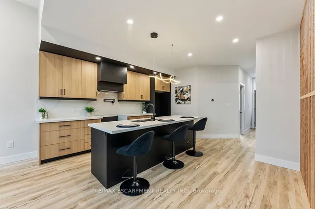 Additional property image - 209 Grenfell St