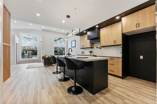 Additional property image - 209 Grenfell St