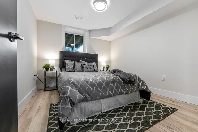 Additional property image - 209 Grenfell St