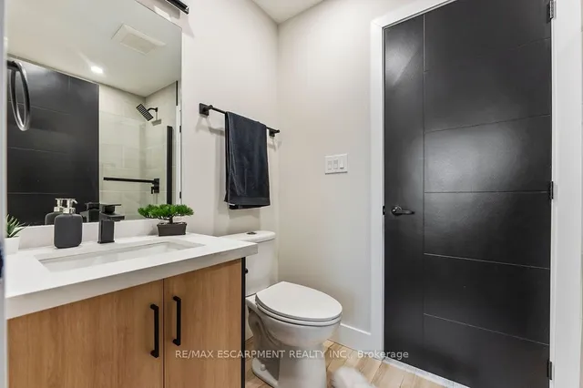 Additional property image - 209 Grenfell St