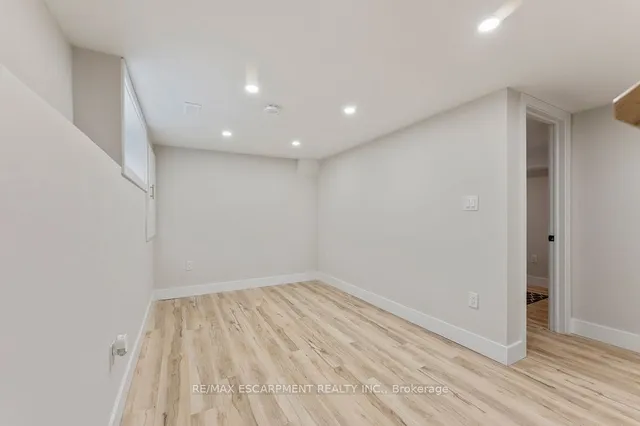 Additional property image - 209 Grenfell St