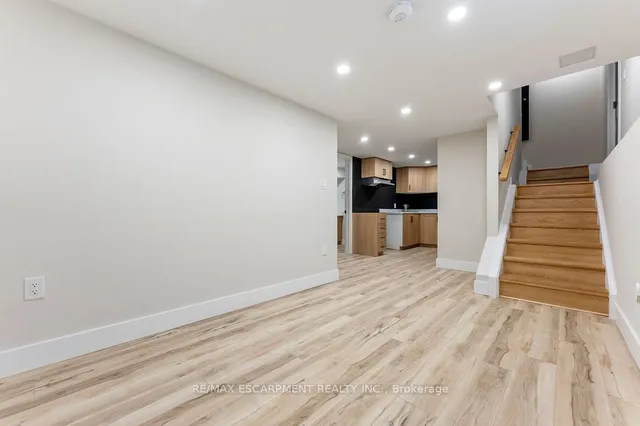 Additional property image - 209 Grenfell St