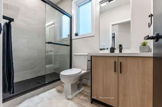 Additional property image - 209 Grenfell St