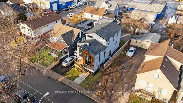 Additional property image - 209 Grenfell St