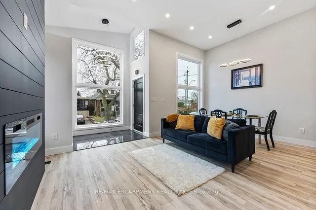 Additional property image - 209 Grenfell St