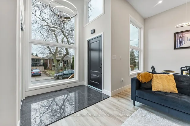 Additional property image - 209 Grenfell St