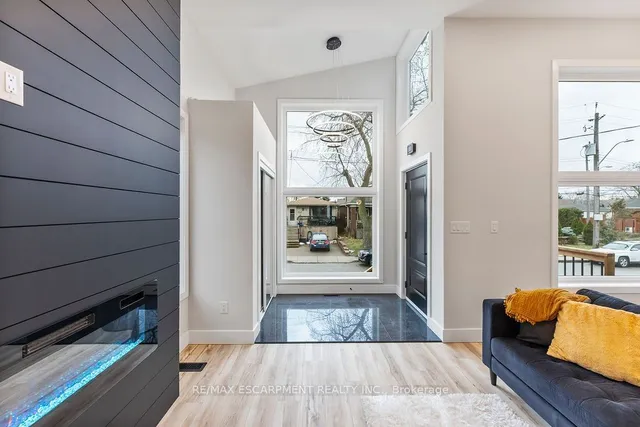 Additional property image - 209 Grenfell St