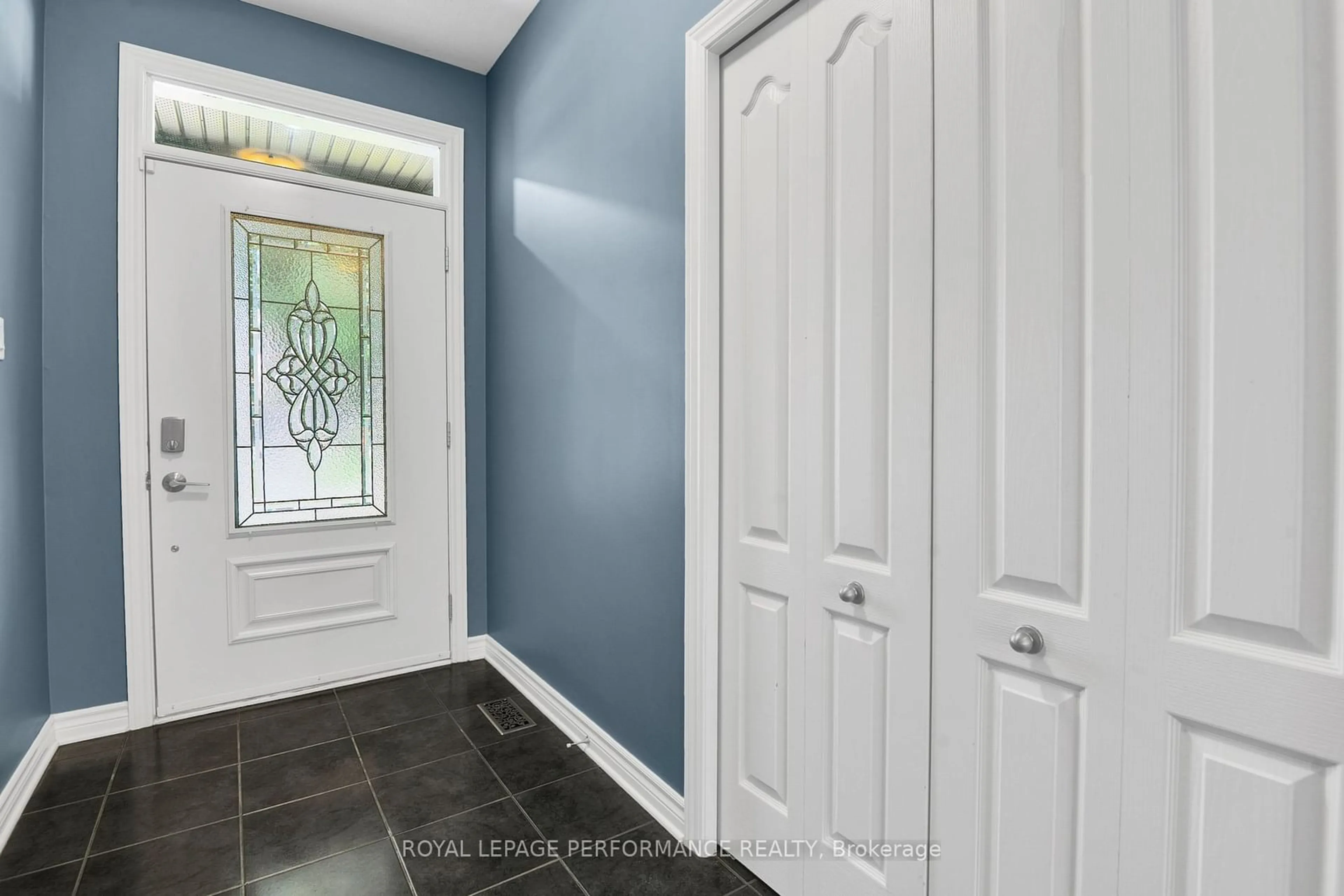 Indoor entryway for 518 Golden Sedge Way, Blossom Park - Airport and Area Ontario K1T 0G3