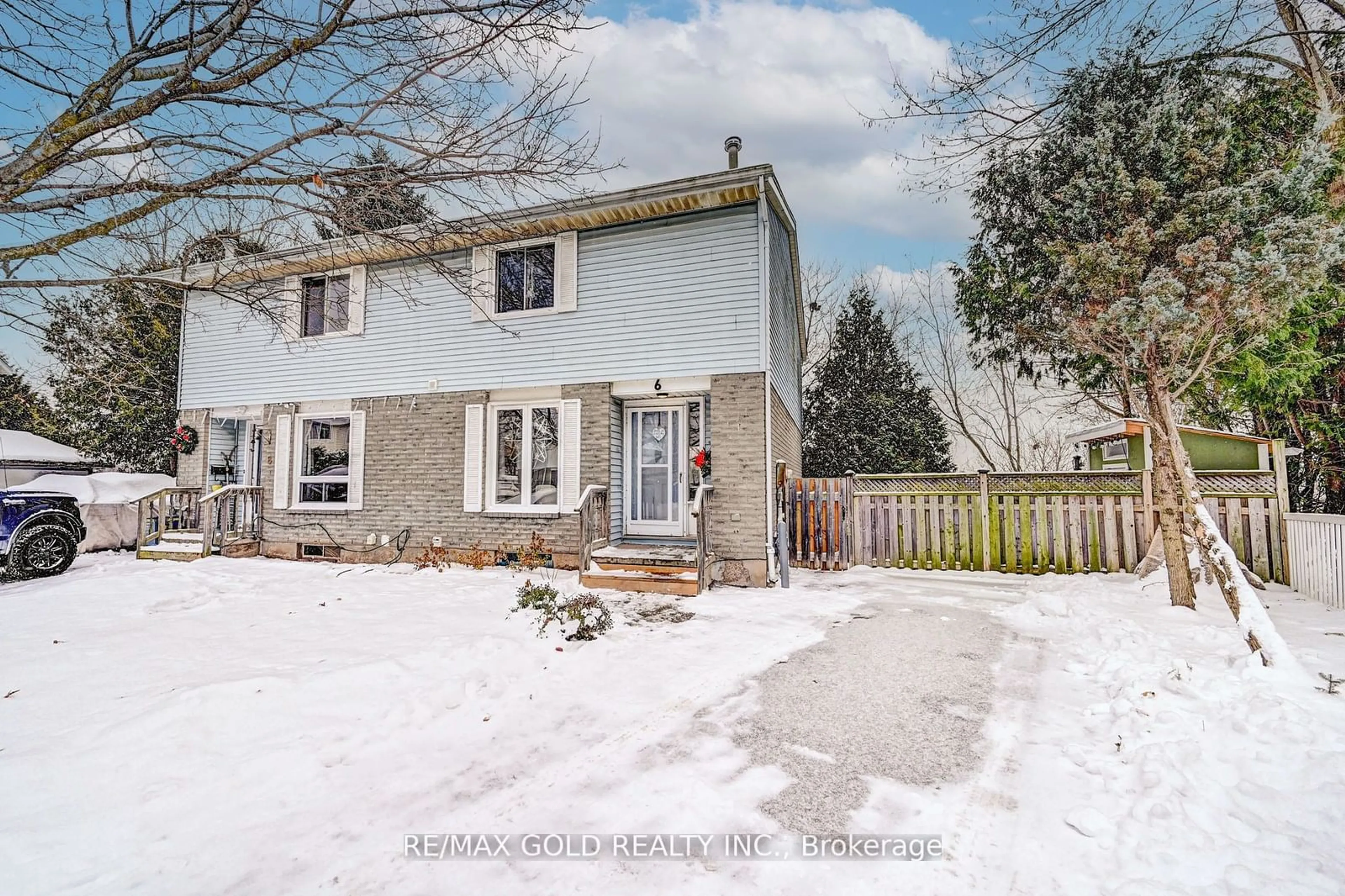 A pic from outside/outdoor area/front of a property/back of a property/a pic from drone, street for 6 Ardoch Mews, Cambridge Ontario N1R 7T6