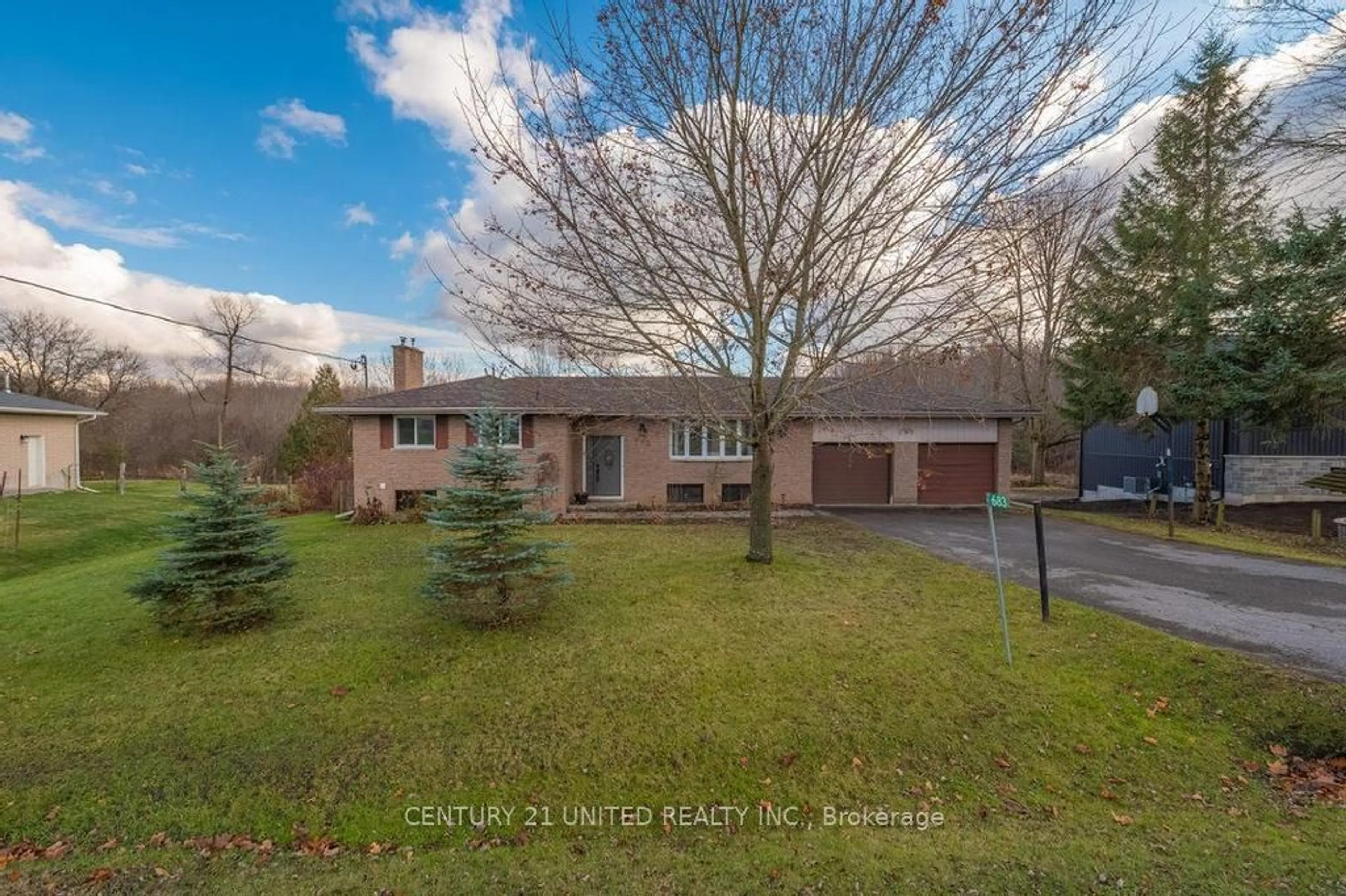 A pic from outside/outdoor area/front of a property/back of a property/a pic from drone, street for 683 Deerfield Cres, Smith-Ennismore-Lakefield Ontario K0L 1T0