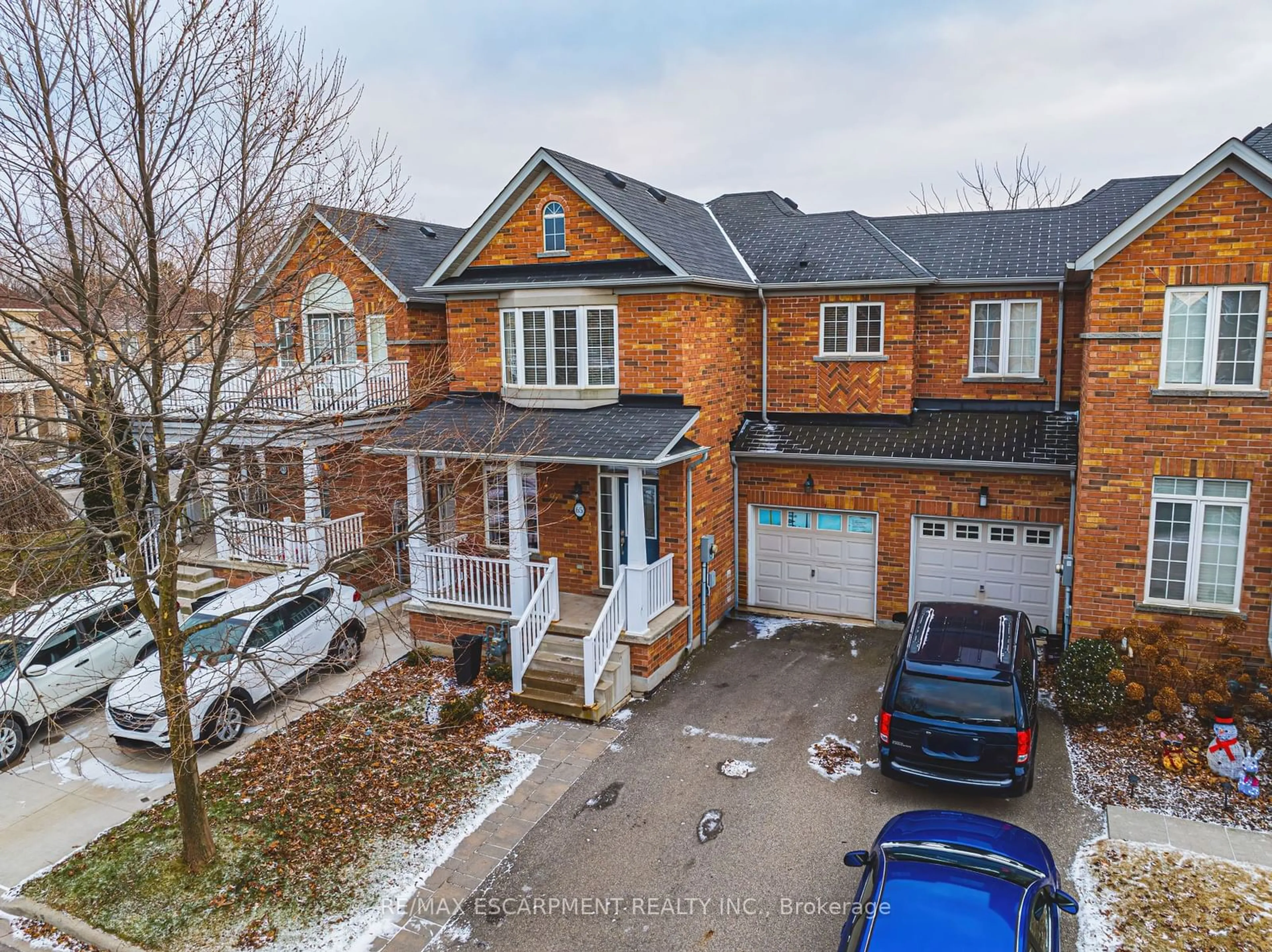 A pic from outside/outdoor area/front of a property/back of a property/a pic from drone, street for 65 Glendarling Cres, Hamilton Ontario L8E 0A9