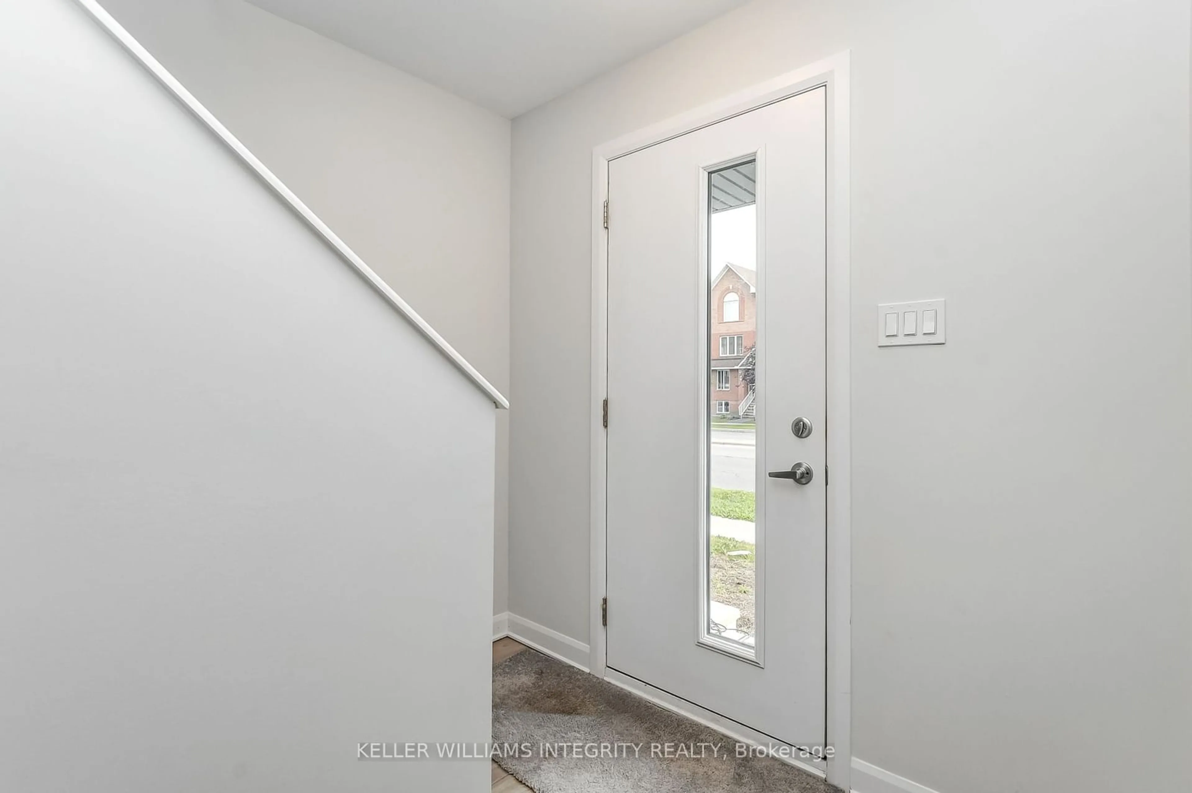 Indoor entryway for 31 LAKEPOINTE Dr, Orleans - Cumberland and Area Ontario K4A 5K6