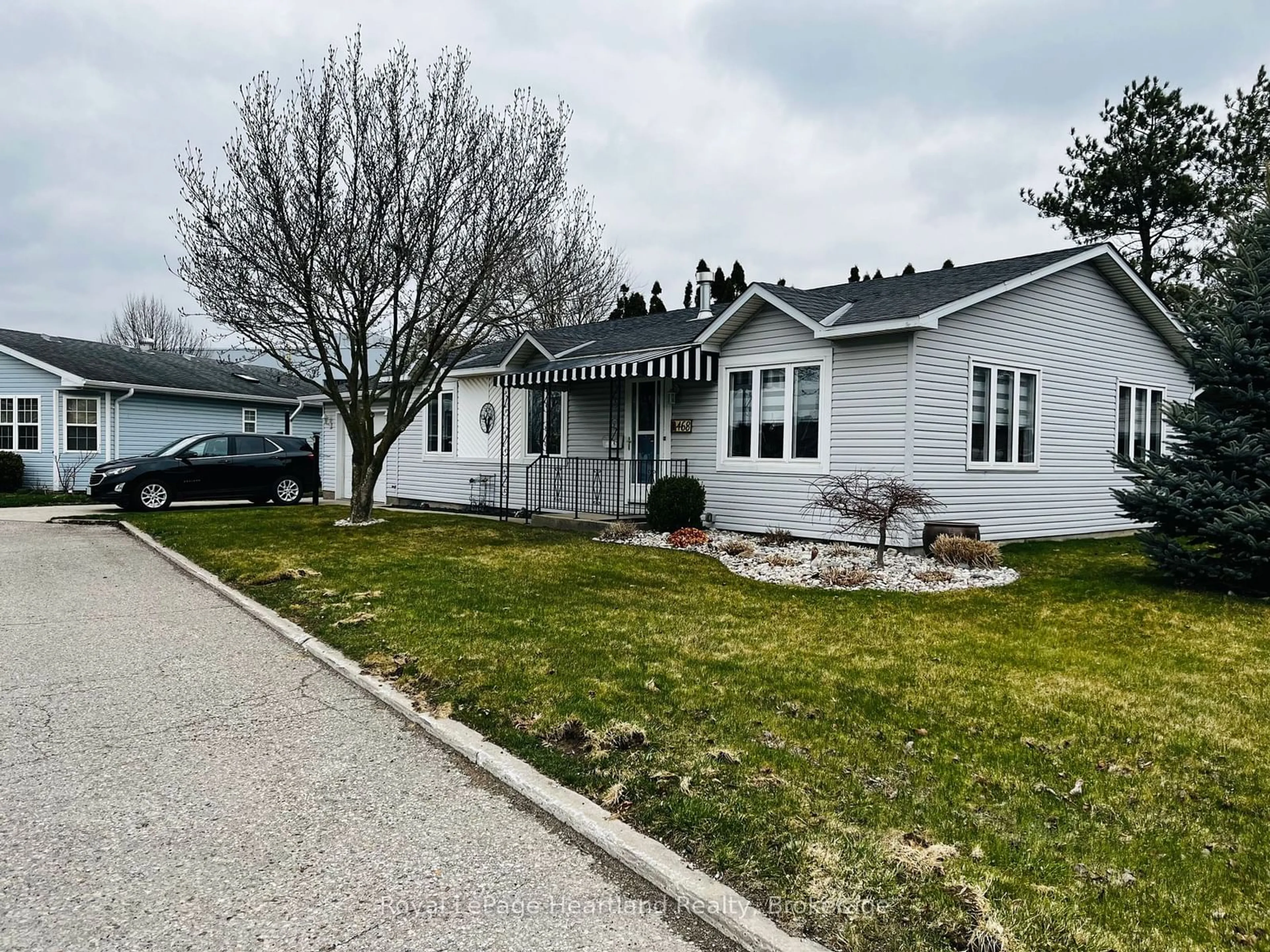 A pic from outside/outdoor area/front of a property/back of a property/a pic from drone, street for 468 RICHARD Cres, Strathroy-Caradoc Ontario N7G 3P4