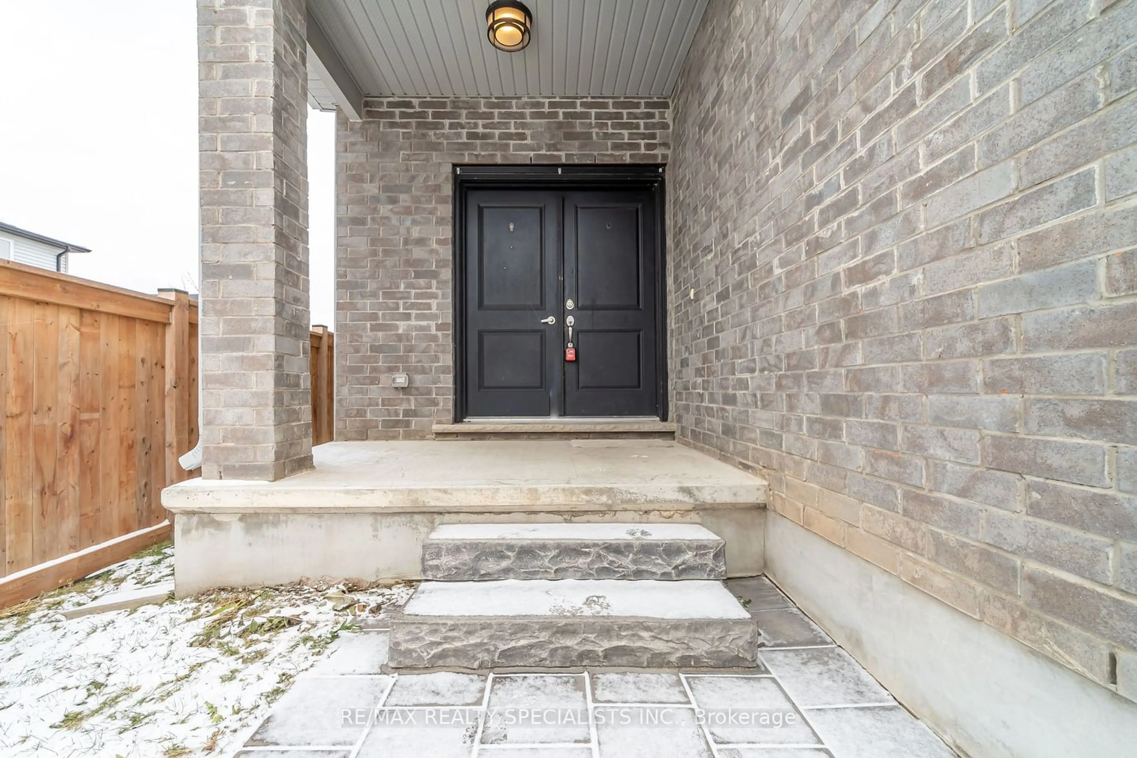 Indoor entryway for 3023 Doyle Dr, London Ontario N6M 0G9