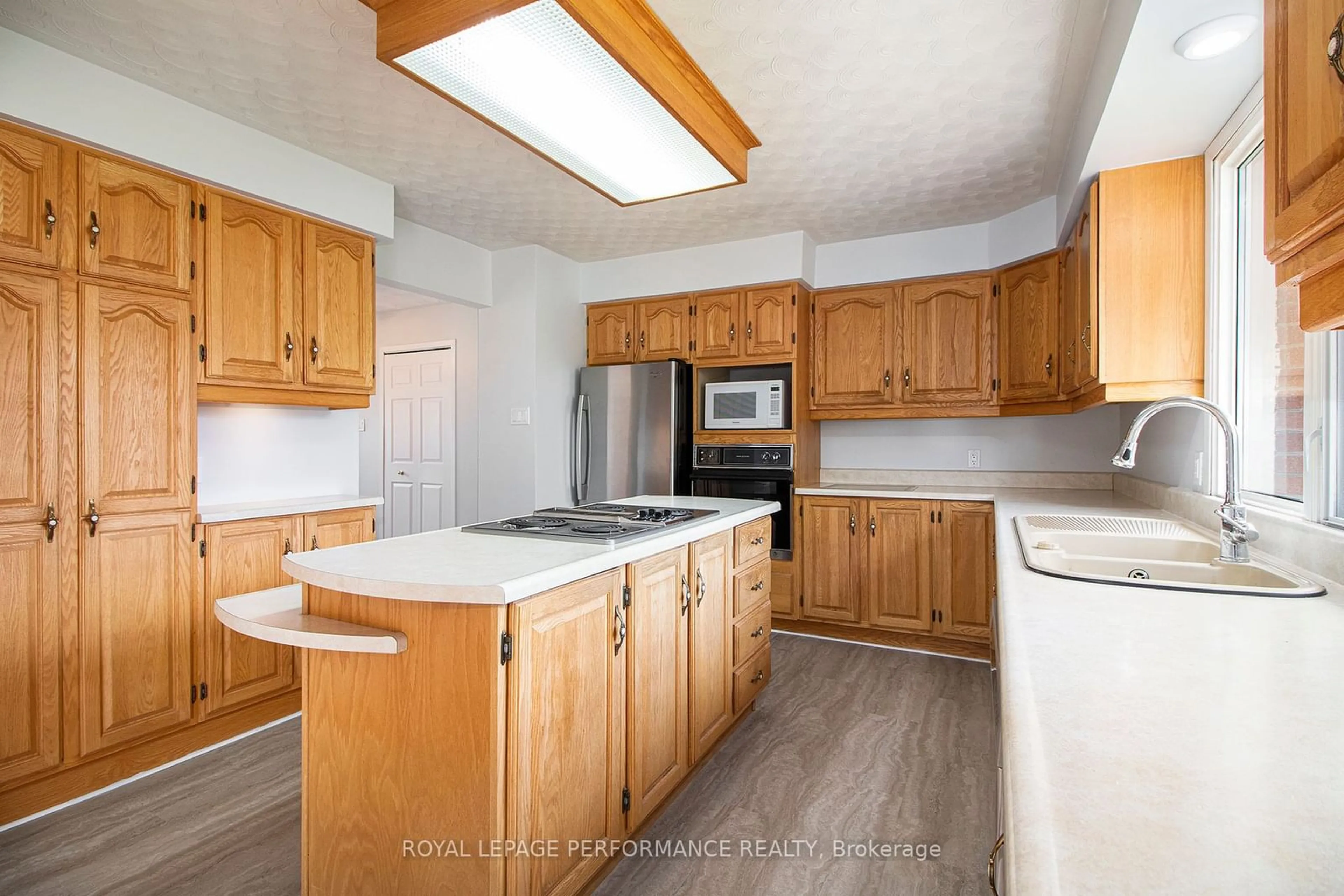 Standard kitchen, unknown for 981 MONTEE LEBRUN St, The Nation Ontario K0A 1M0