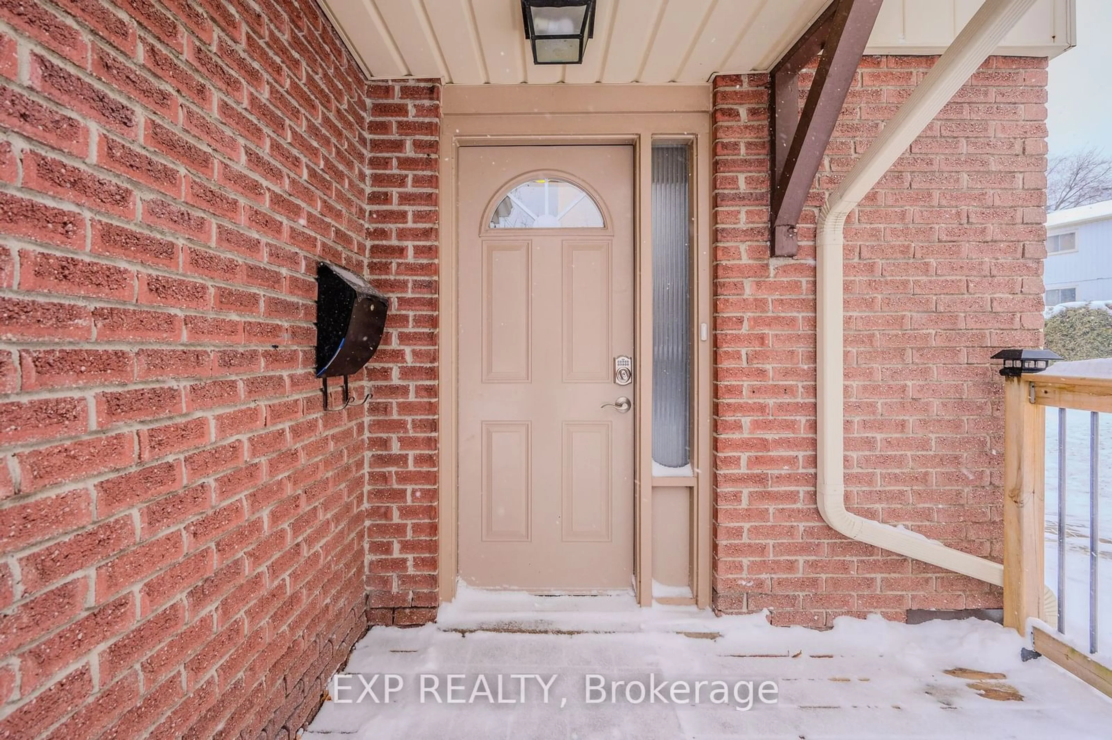 Indoor entryway for 51 Paulander Dr #56, Kitchener Ontario N2M 5E5