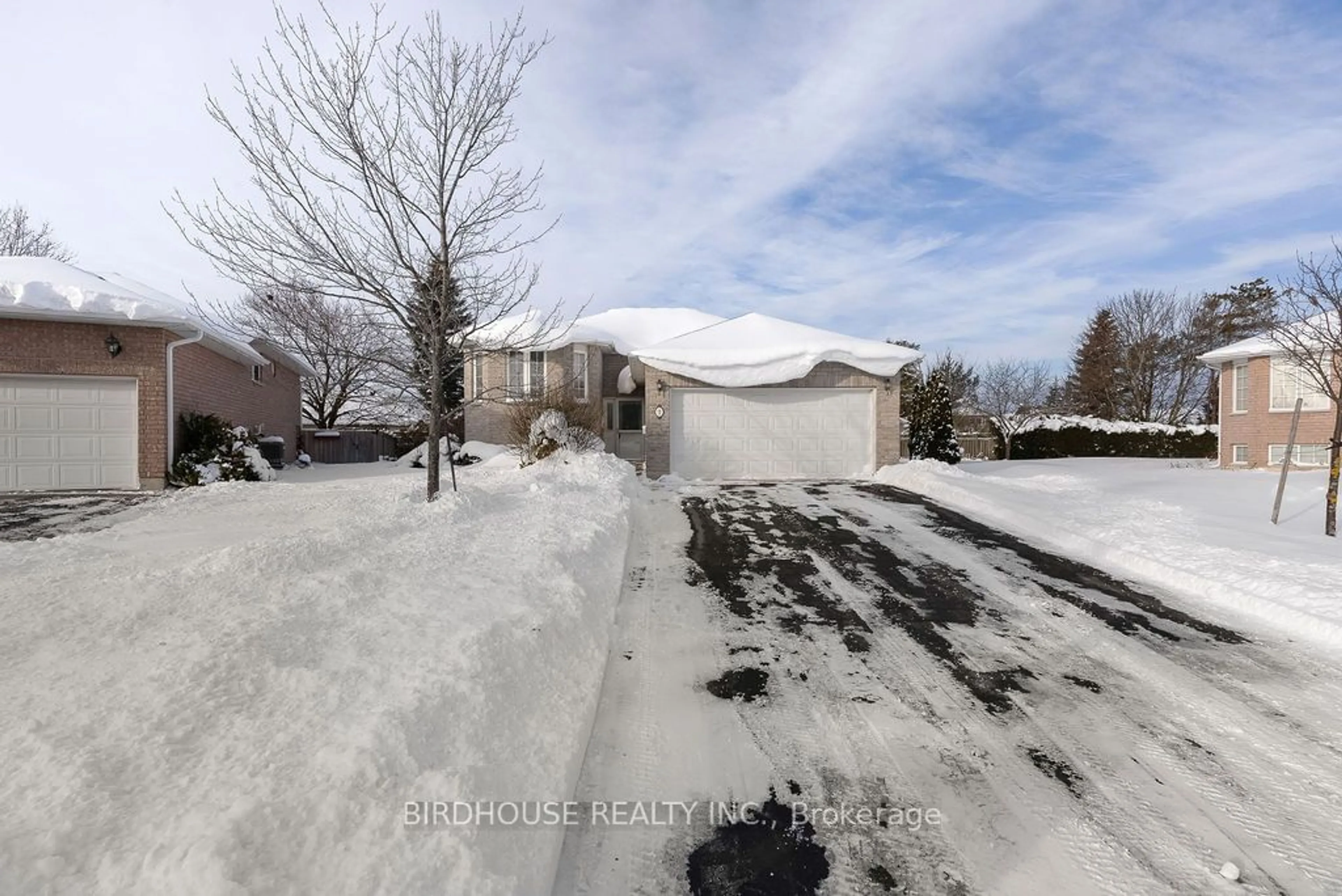 A pic from outside/outdoor area/front of a property/back of a property/a pic from drone, street for 7 Samuel Pl, Kawartha Lakes Ontario K9V 6B9