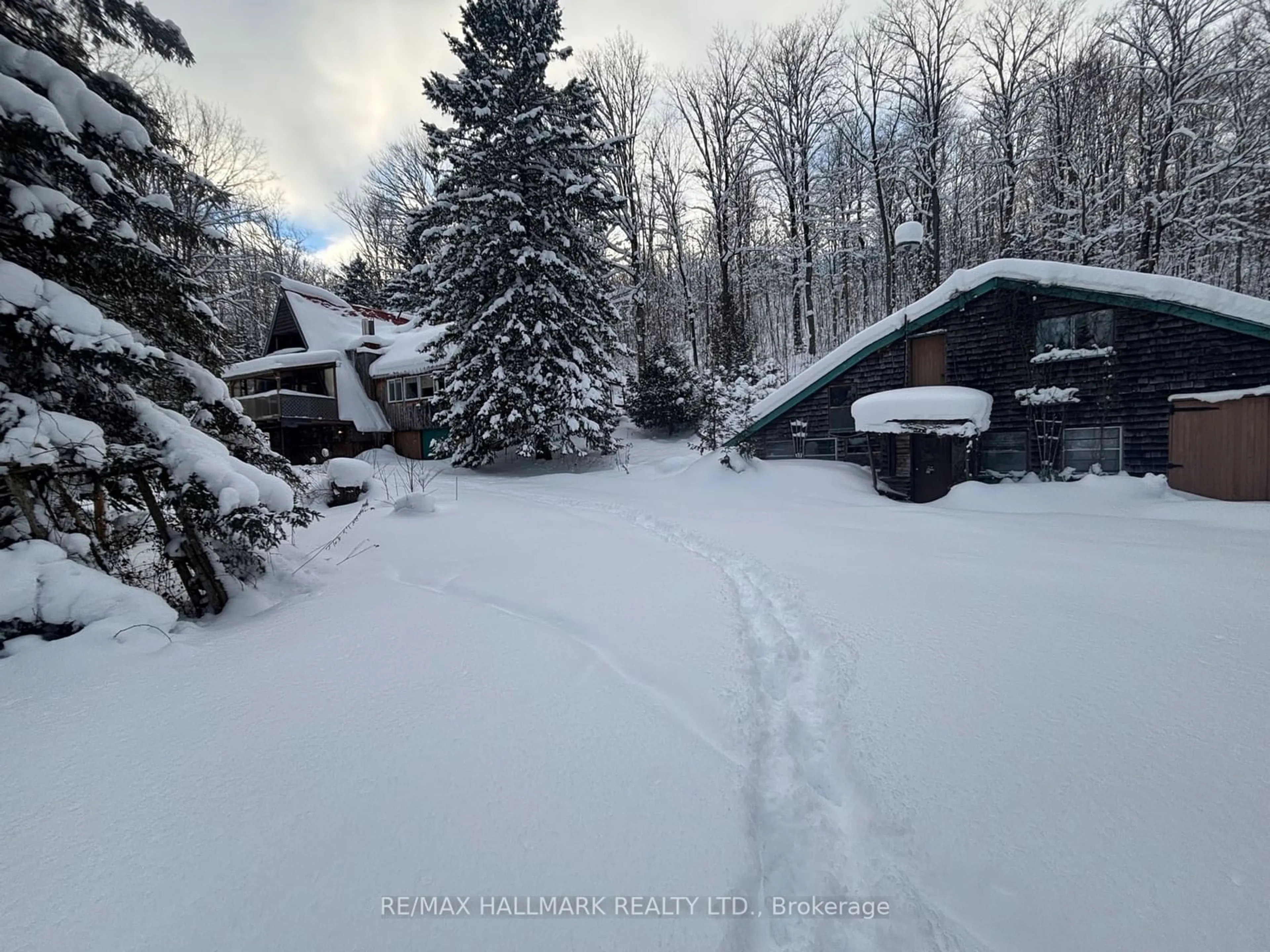 A pic from outside/outdoor area/front of a property/back of a property/a pic from drone, street for 340611 4TH CONCESSION B Rd, Grey Highlands Ontario N0C 1E0