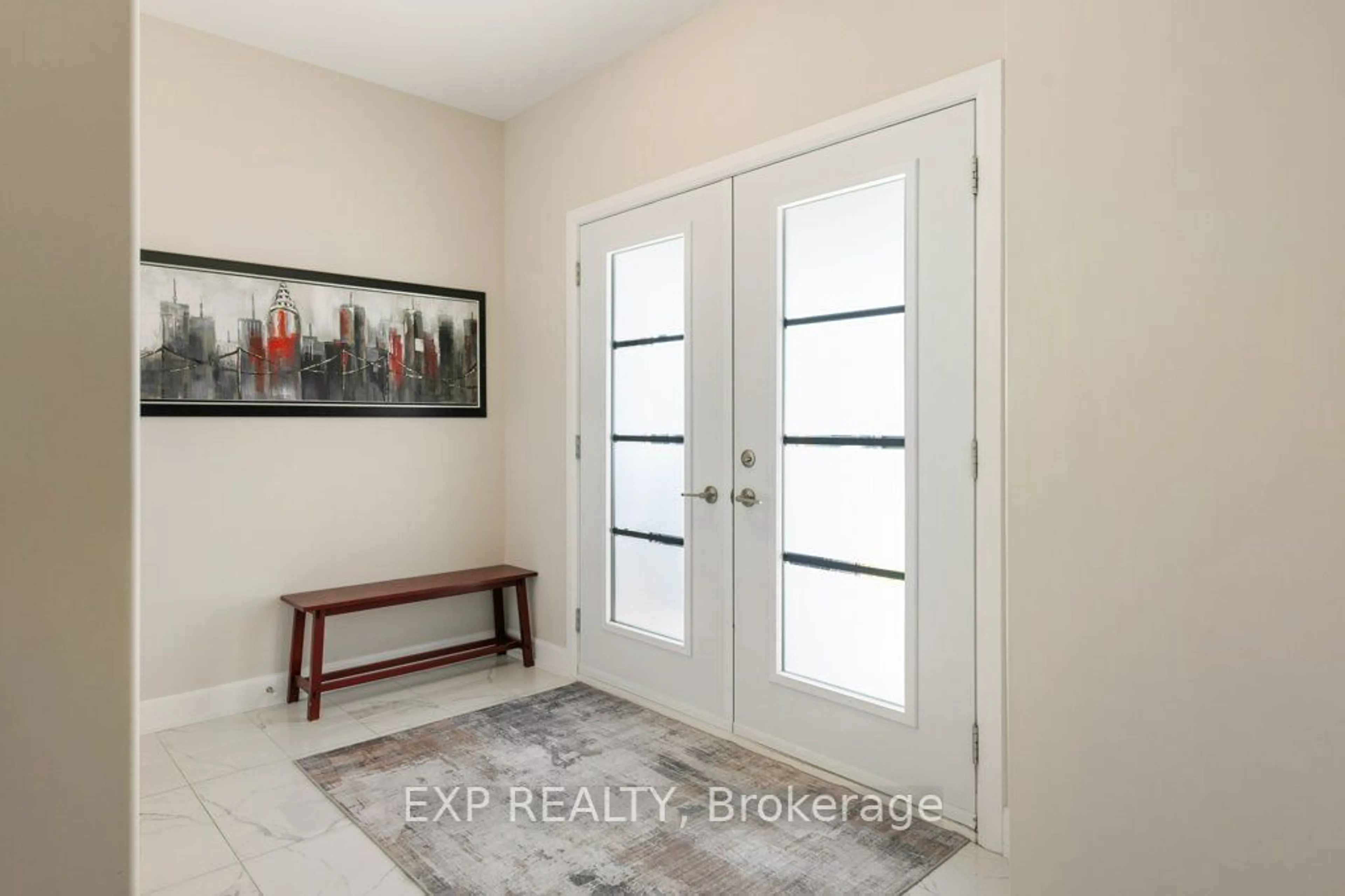 Indoor entryway for 633 Misty St, Russell Ontario K4R 0E7