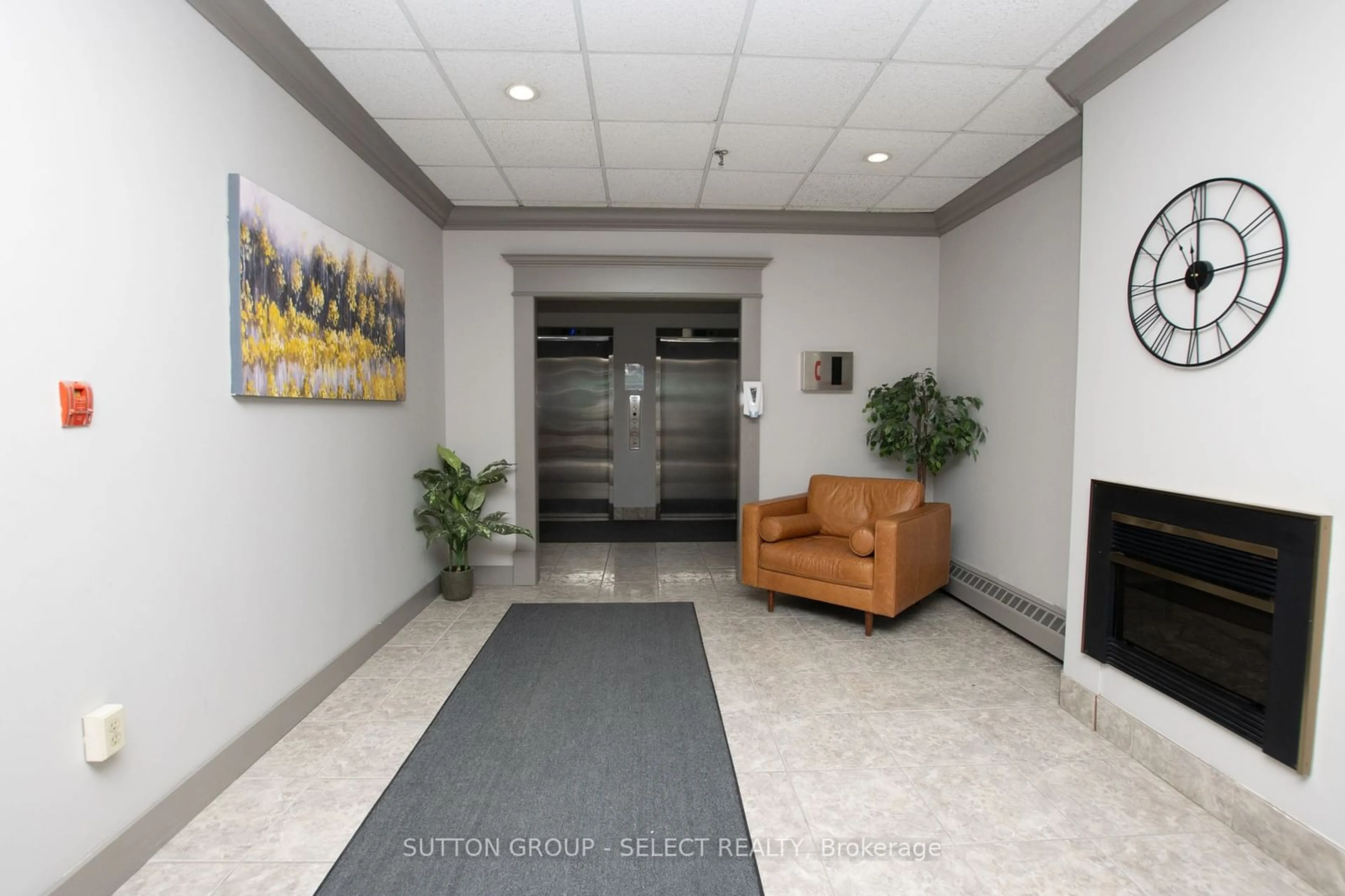 Indoor foyer for 1255 Commisioners Rd #404, London Ontario N6K 3N5