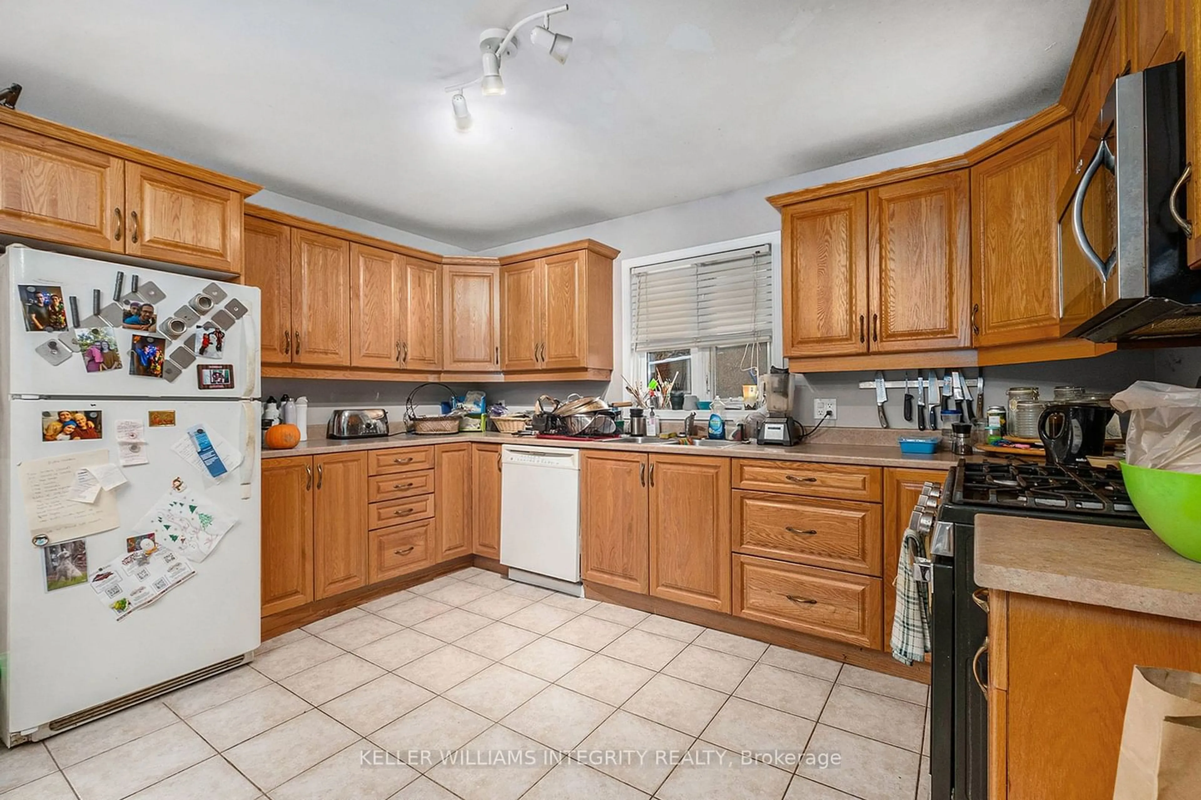 Standard kitchen, unknown for 1384 Chatelain Ave, Carlington - Central Park Ontario K1Z 8A8