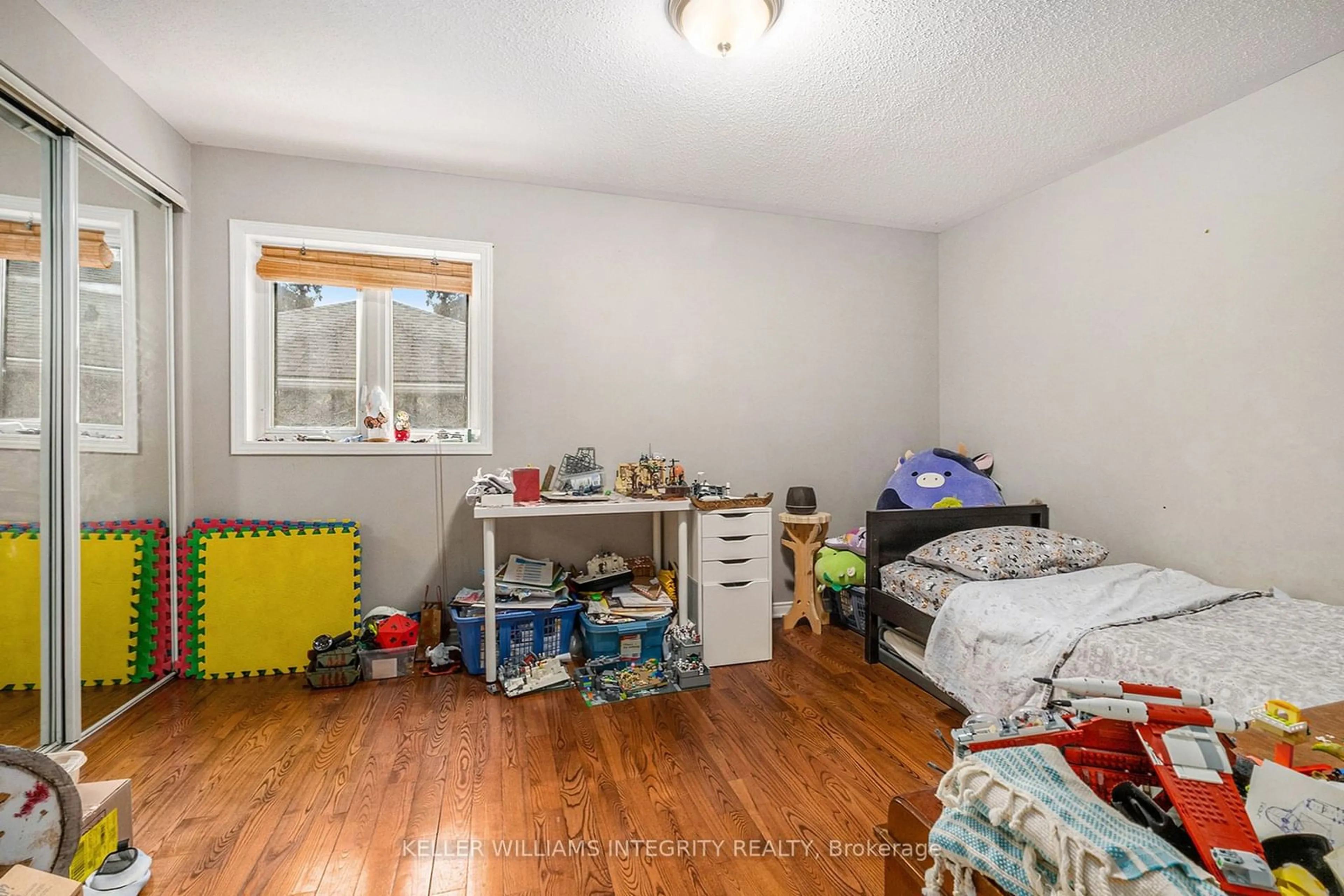 A pic of a room for 1384 Chatelain Ave, Carlington - Central Park Ontario K1Z 8A8