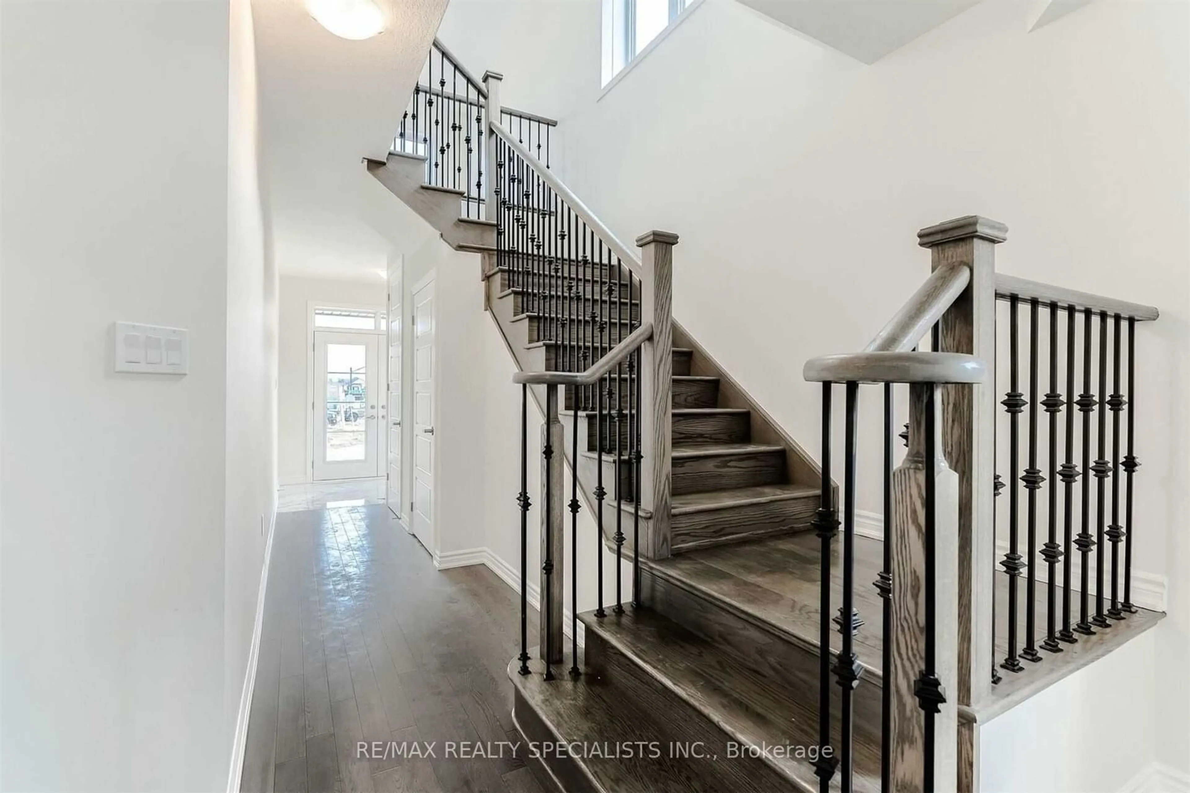 Stairs for 72 Witteveen Dr, Brantford Ontario N3T 5L5