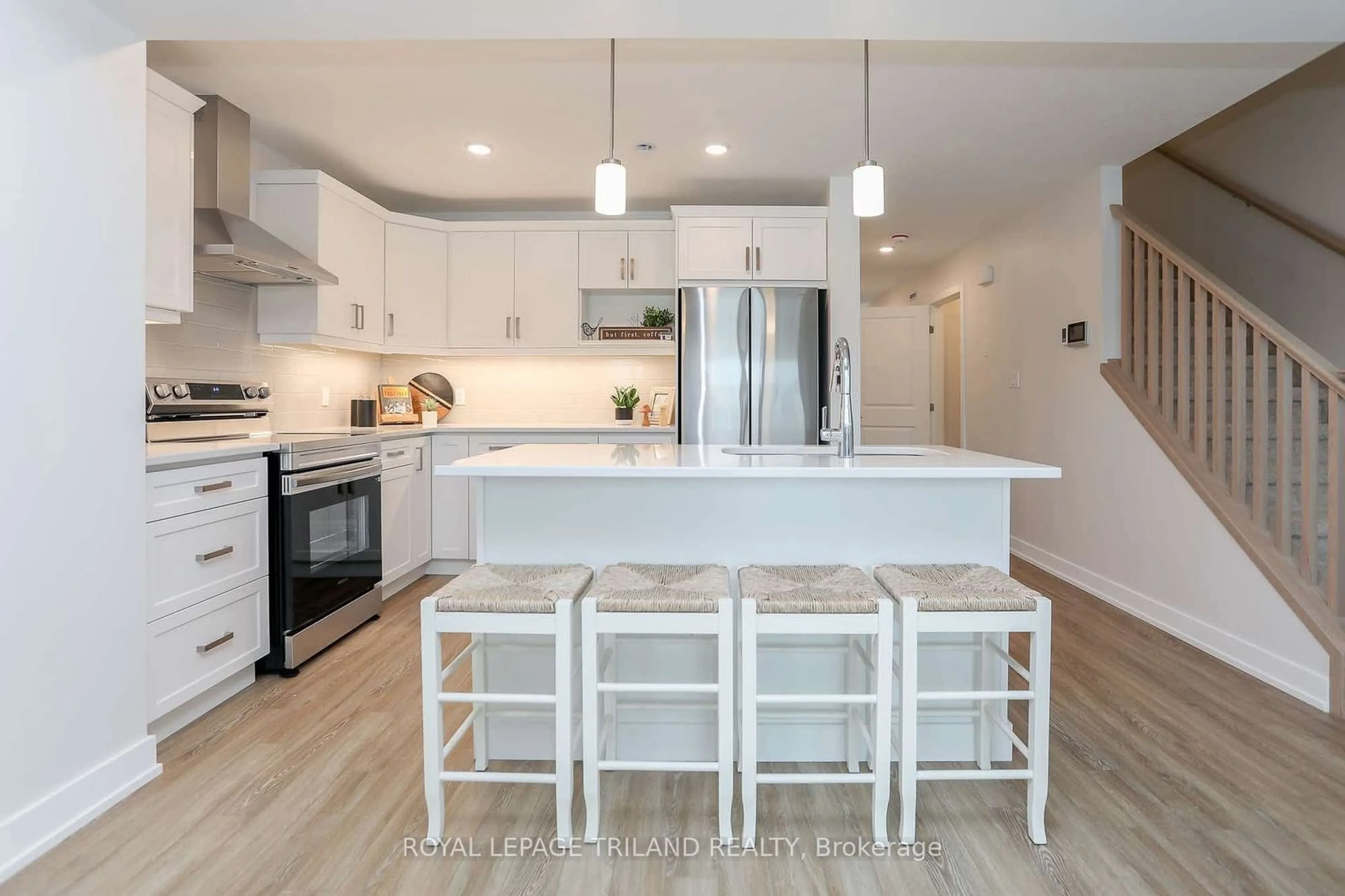 Open concept kitchen, unknown for 93 Empire Pkwy, St. Thomas Ontario N5R 0N4