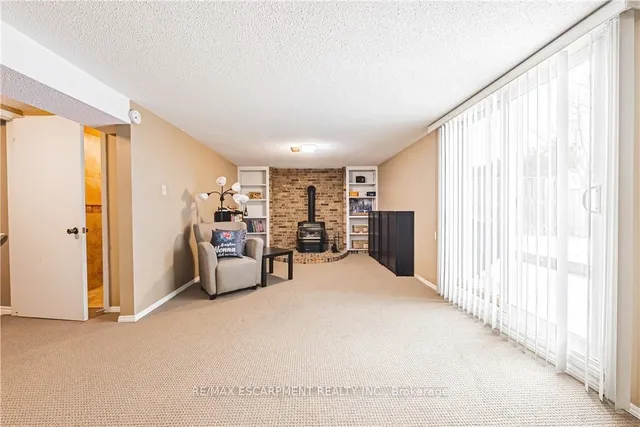 Additional property image - 153 Ravenbury Dr
