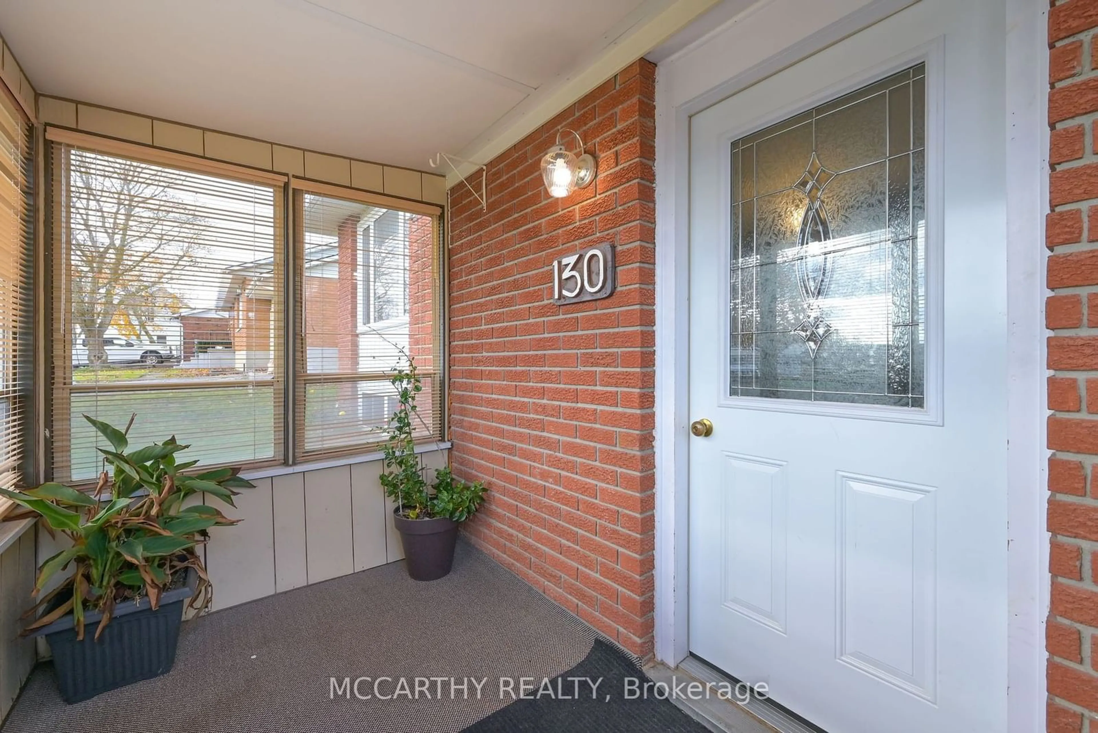 Indoor entryway for 130 Franklyn St, Shelburne Ontario L9V 2Y3