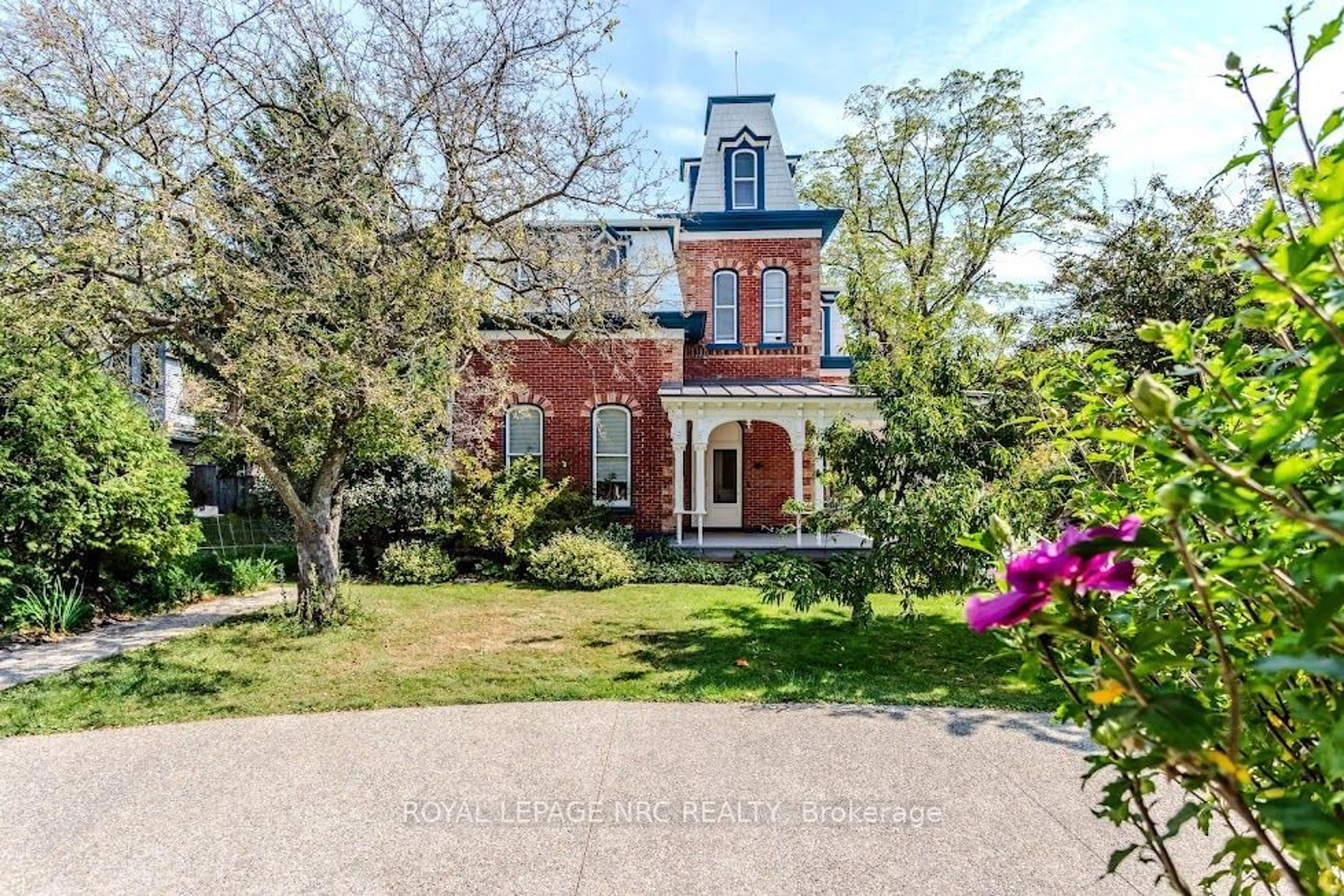 A pic from outside/outdoor area/front of a property/back of a property/a pic from drone, street for 348 Ridge Rd, Fort Erie Ontario L0S 1N0