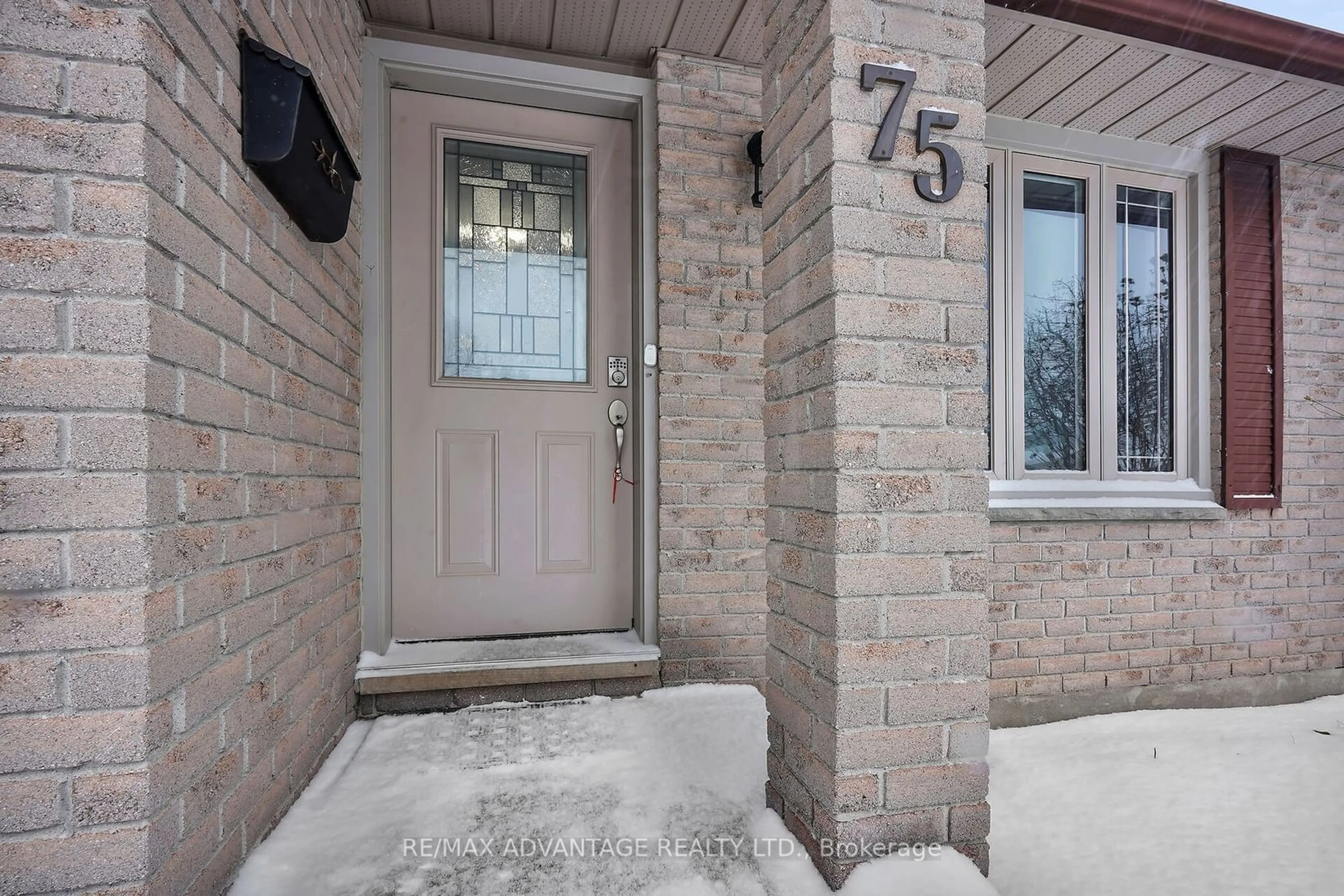 Indoor entryway for 75 Blanchard Cres, London Ontario N6G 4E4