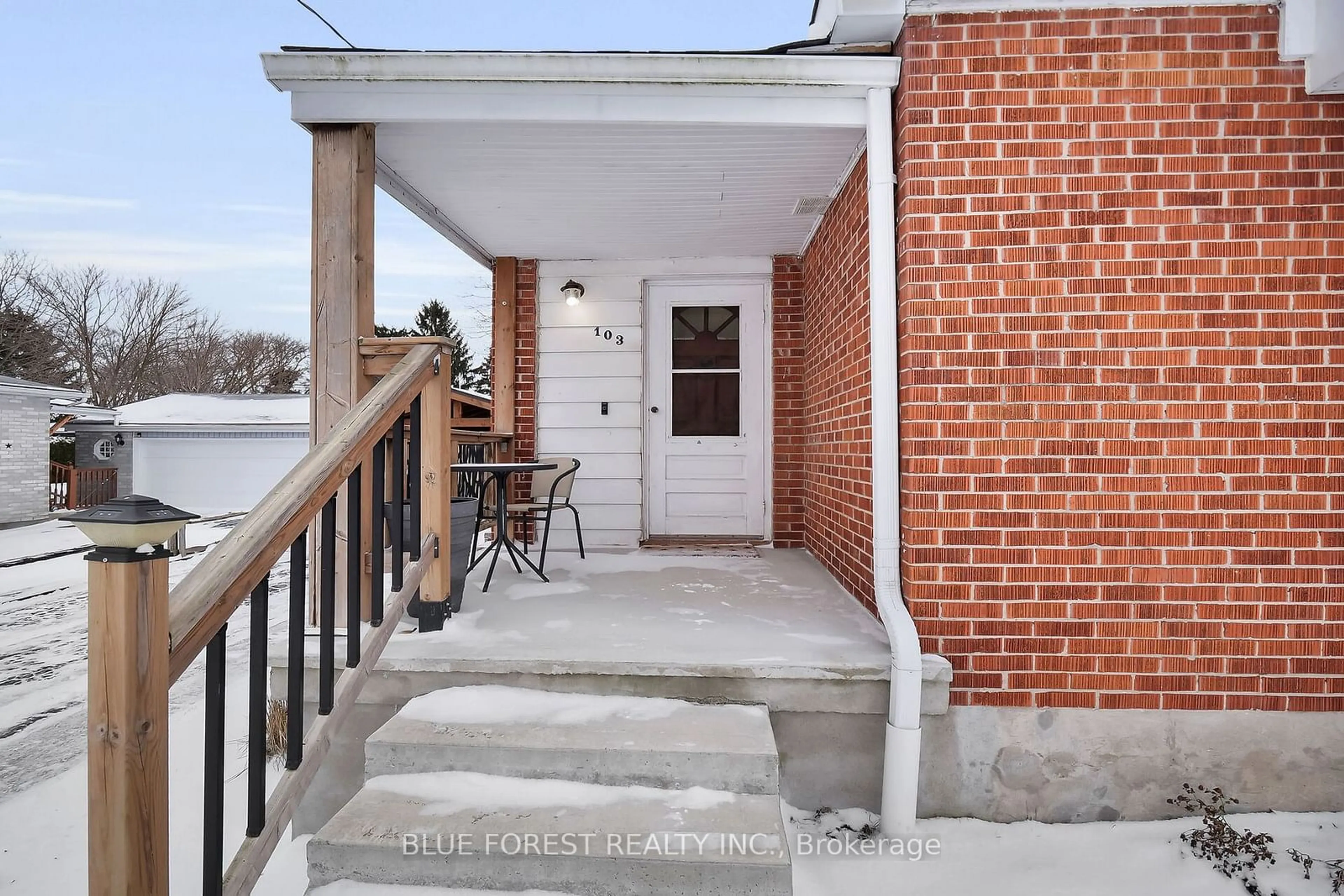 Patio, street for 103 Selkirk St, London Ontario N5W 1W1