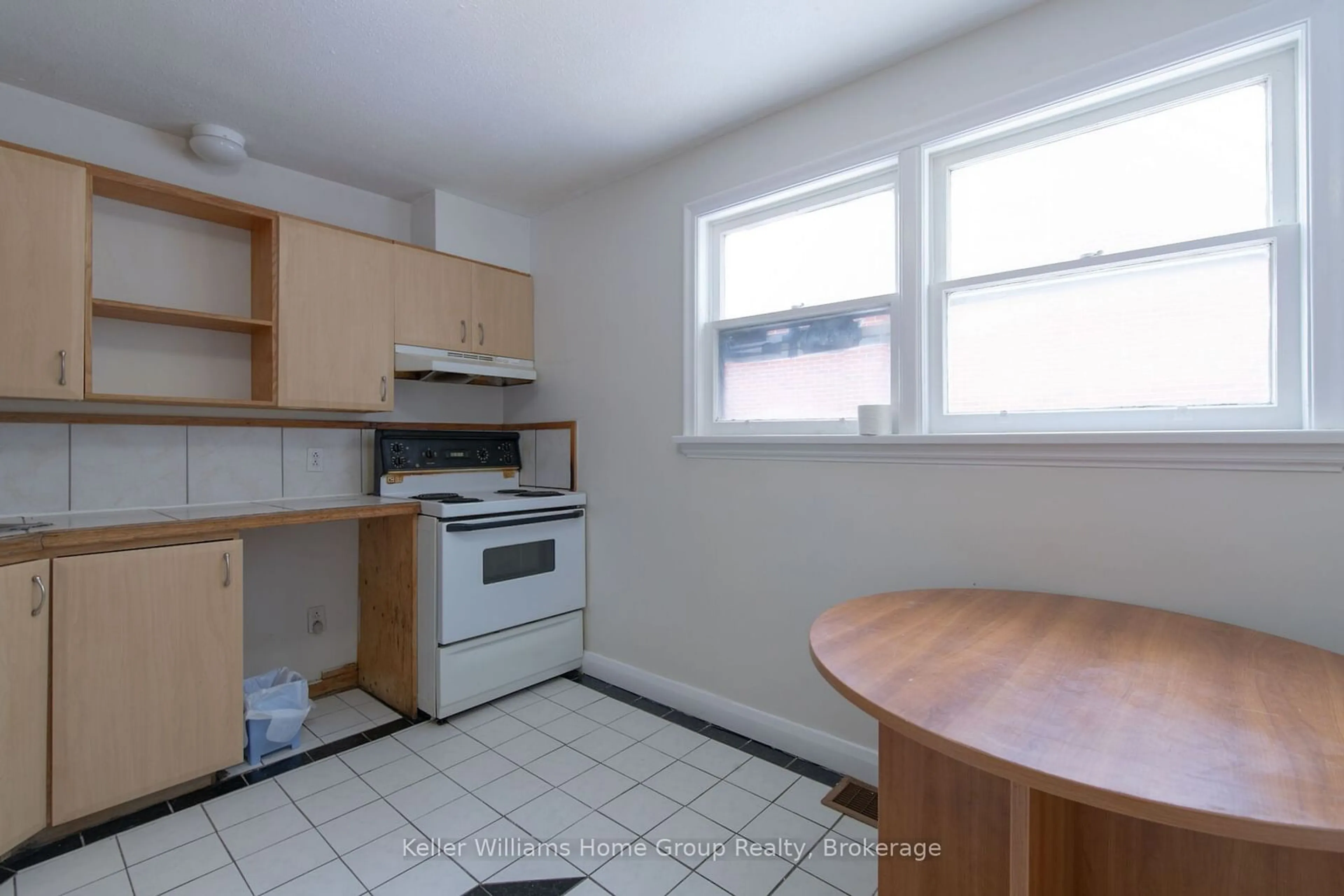 Standard kitchen, unknown for 32 Dietz Ave, Waterloo Ontario N2L 2J6