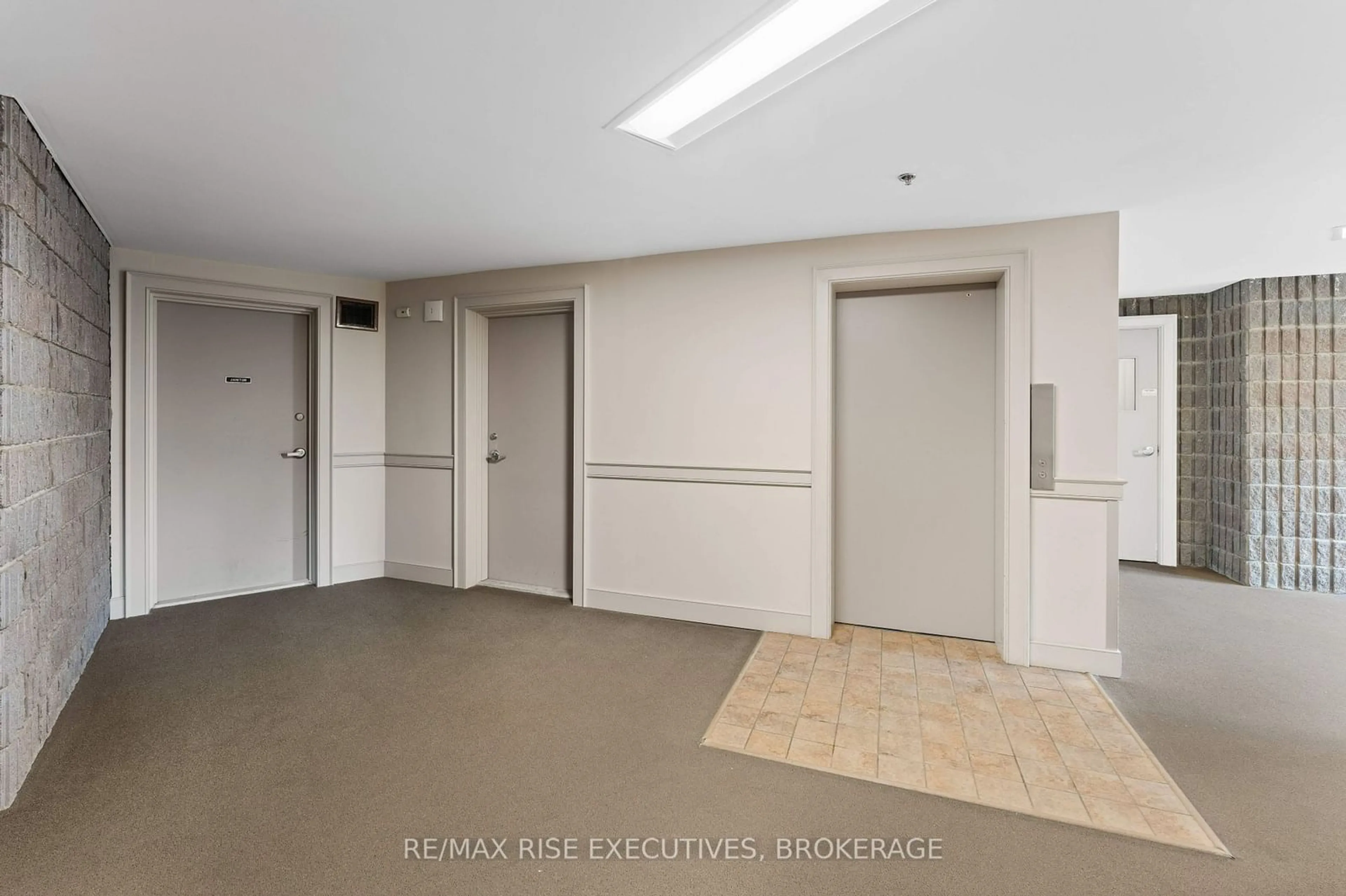 Indoor foyer for 17 ELDON HALL Pl #411, Kingston Ontario K7M 7H5