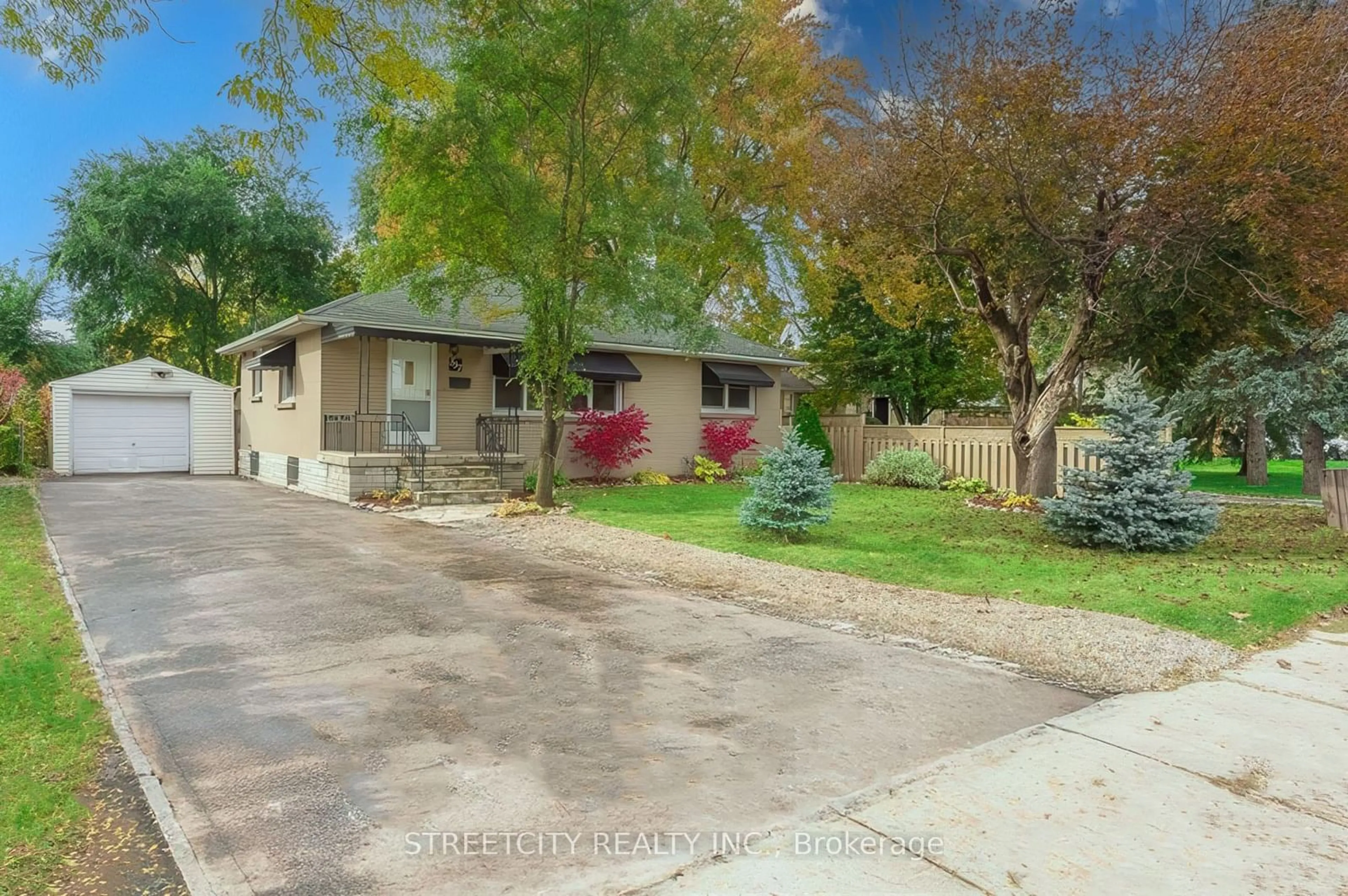 A pic from outside/outdoor area/front of a property/back of a property/a pic from drone, street for 537 Clarke Rd, London Ontario N5V 2E1