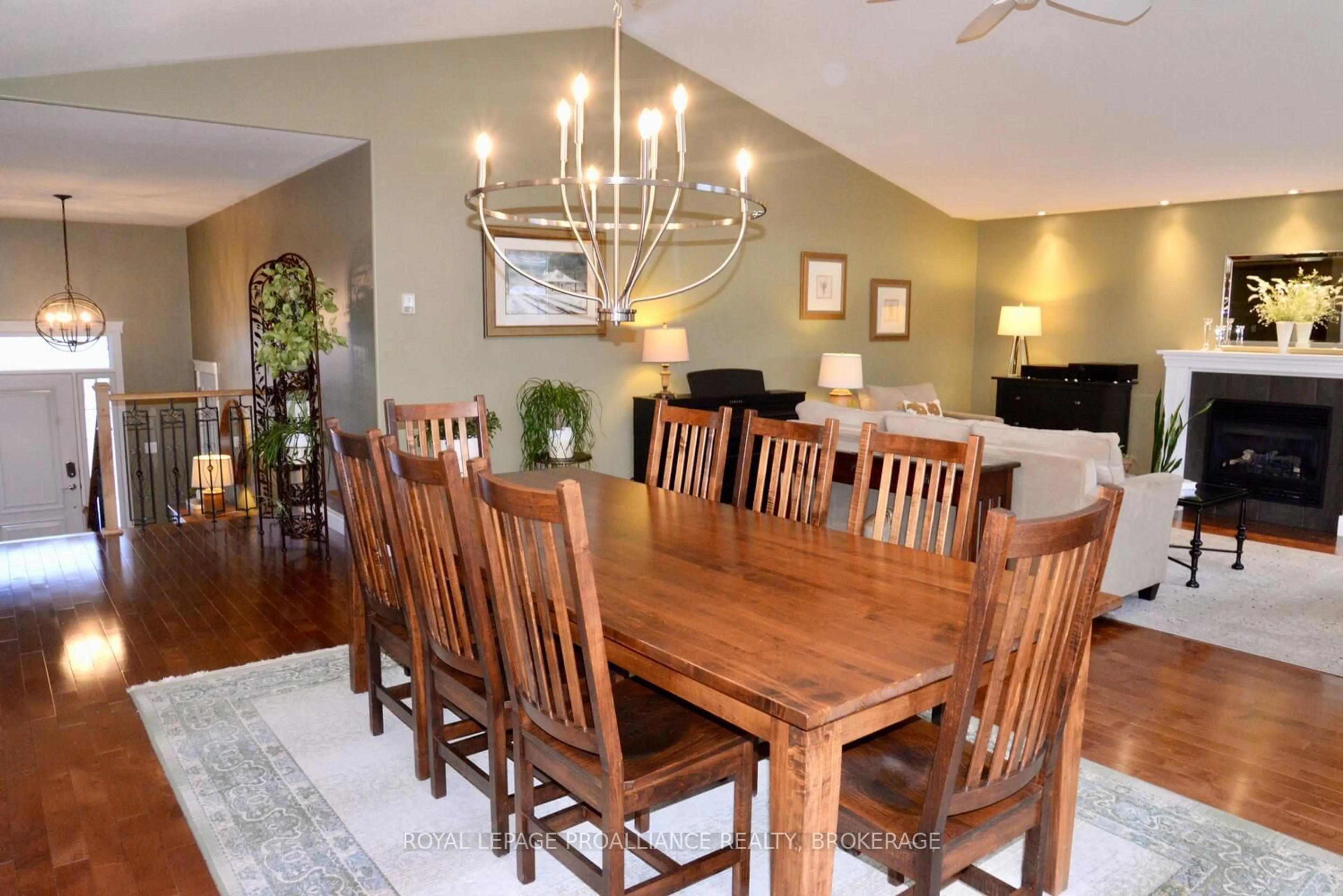 Dining room, wood/laminate floor for 1079 Greenwood Park Dr, Kingston Ontario K7K 7C8